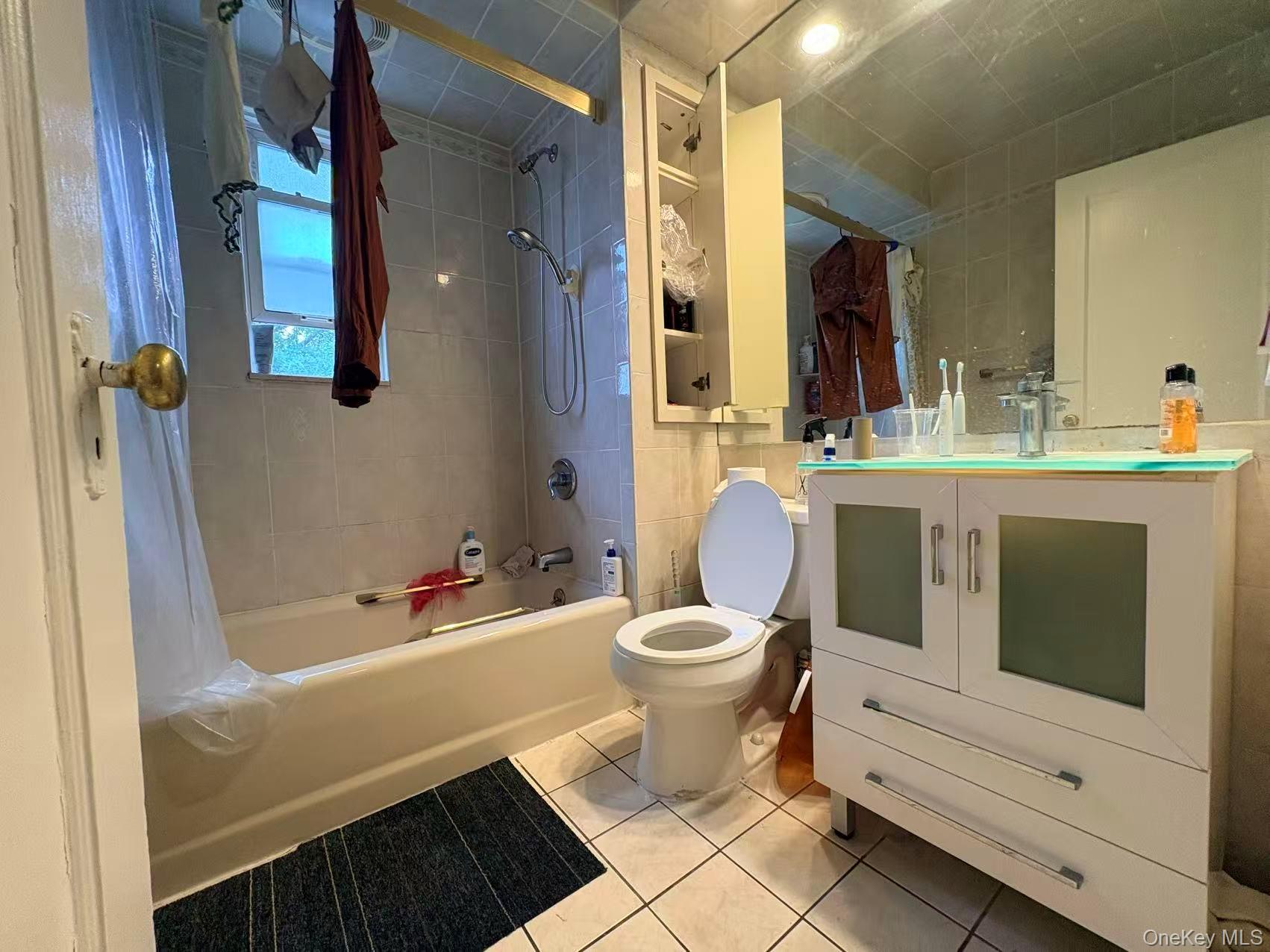 5628 213th Street Property Photo 7