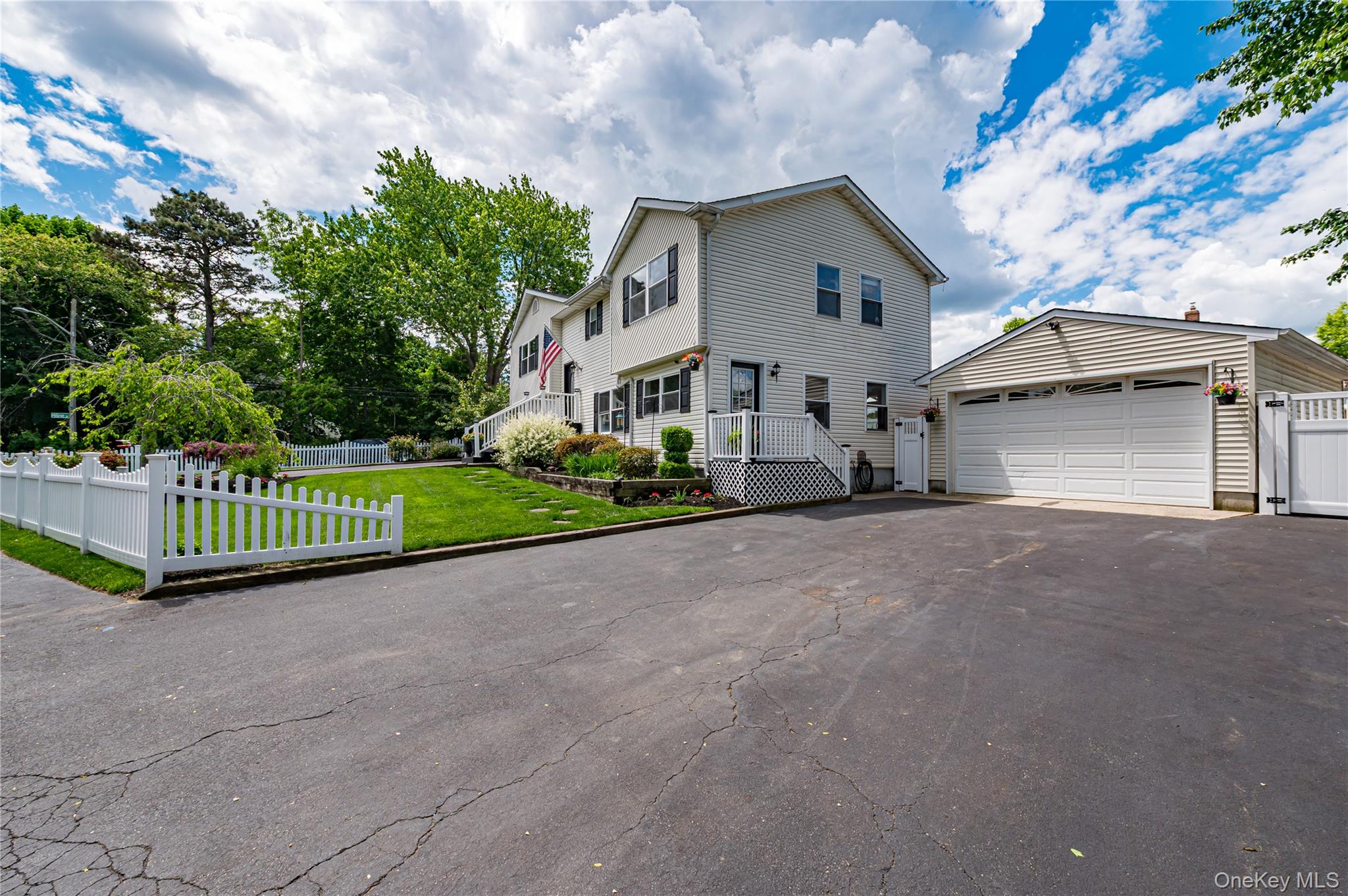 25 W Shore Drive Property Photo 2