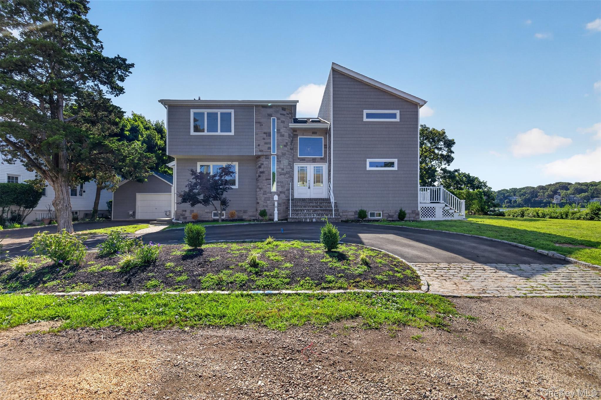 35 Adams Avenue Property Photo 1