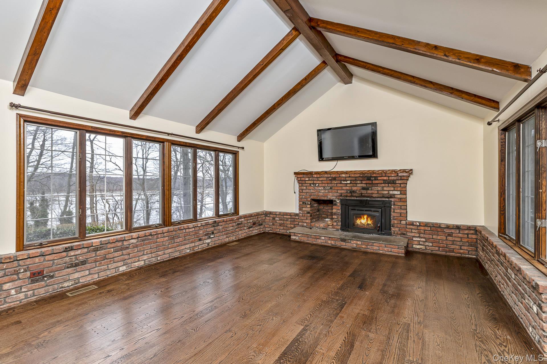 451 River Road Property Photo 8