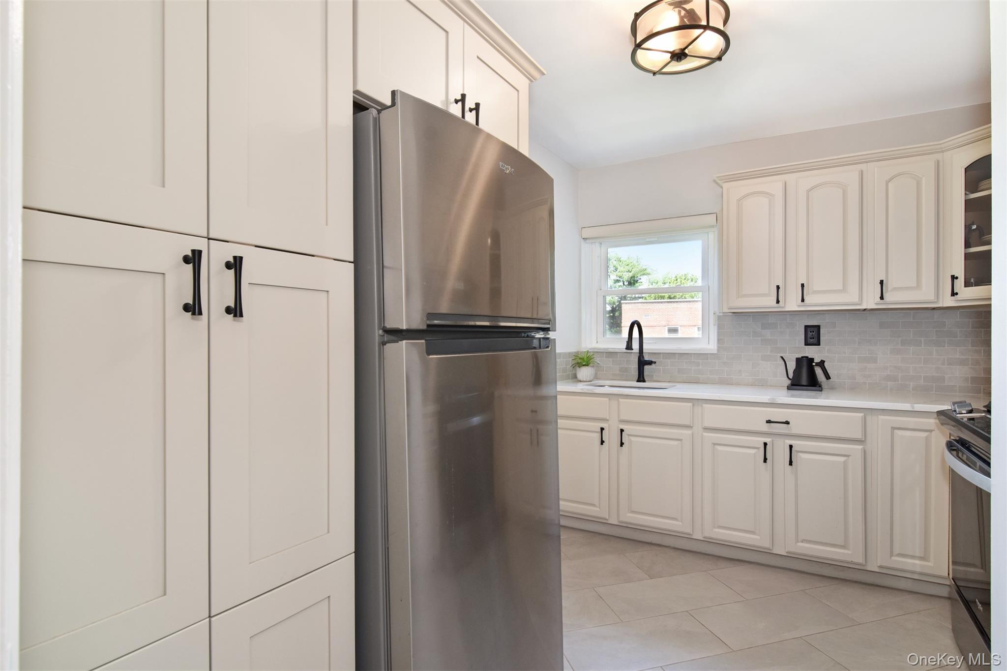 330 S Broadway B10 Property Photo 6