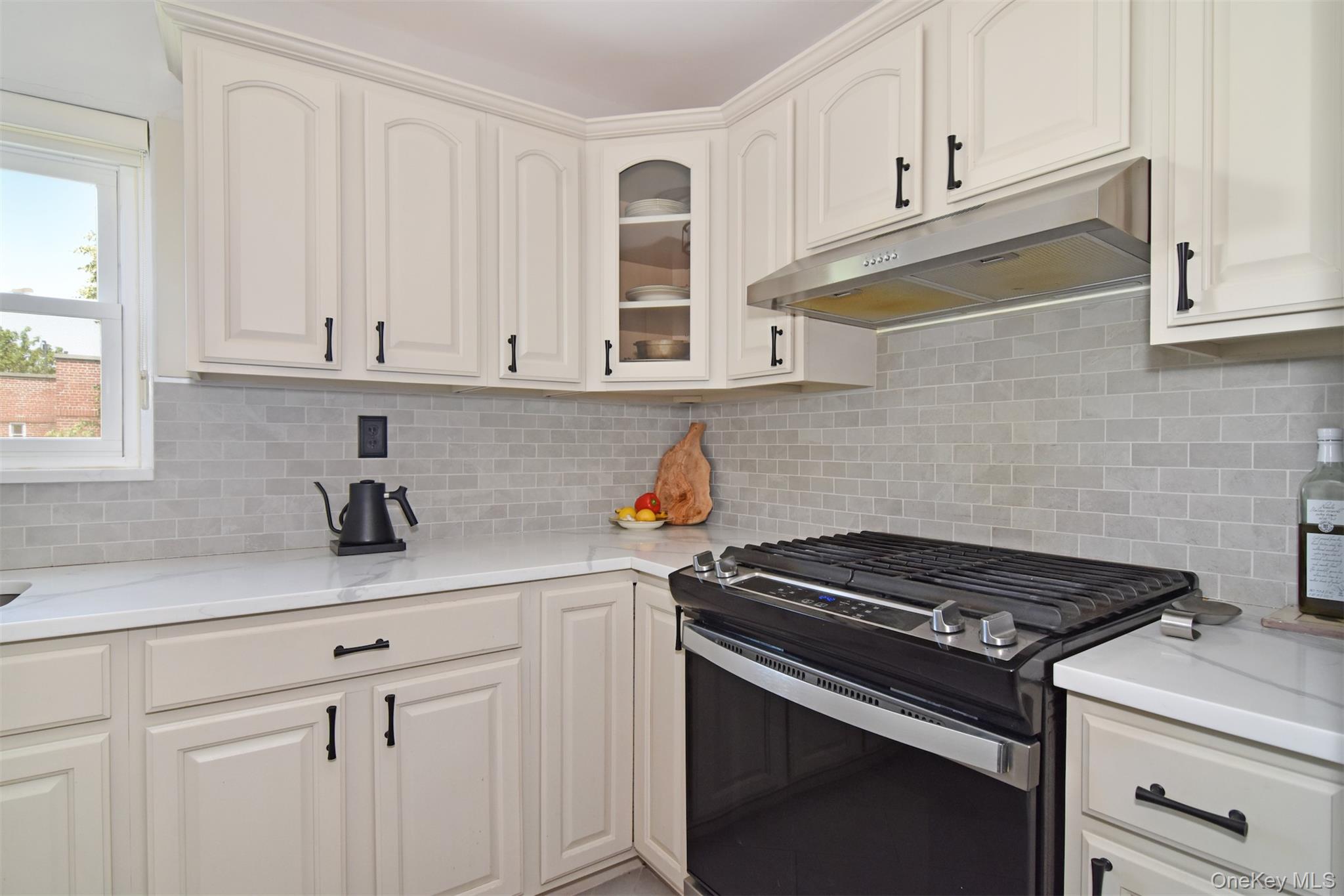 330 S Broadway B10 Property Photo 8
