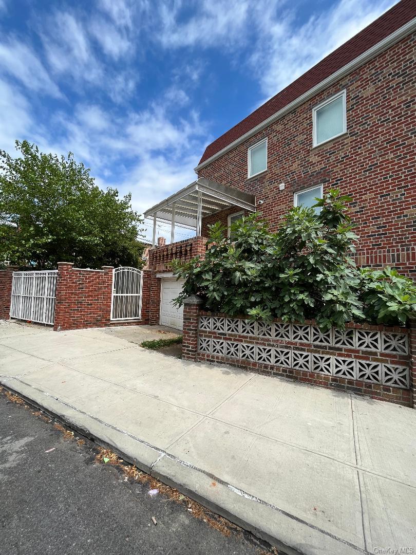 342 Bay 11th Street Property Photo 2