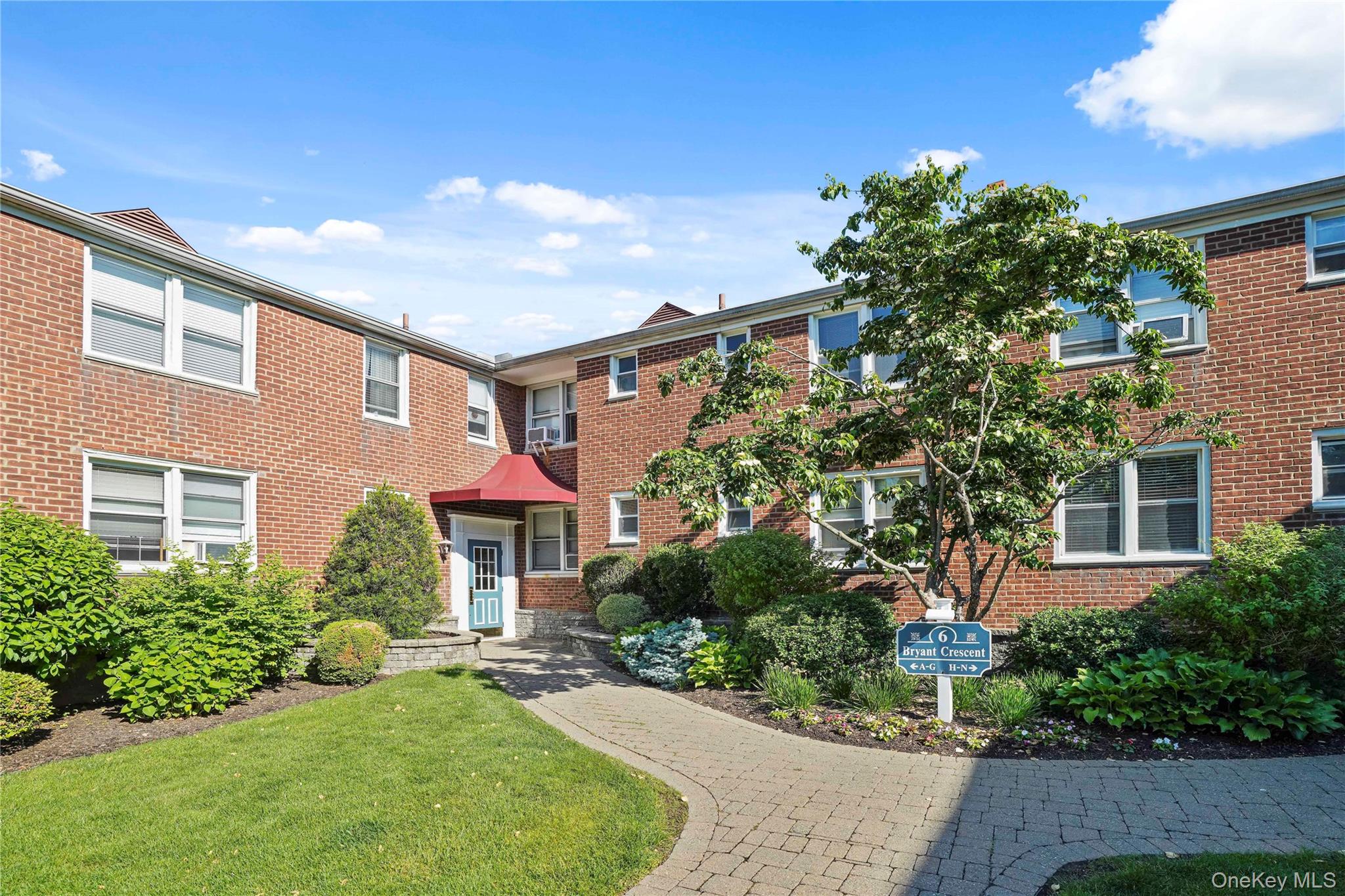 6 Bryant Crescent 2F Property Photo 1