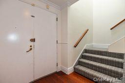 100 Cuttermill Road 4v Property Photo 5