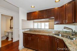 100 Cuttermill Road 4v Property Photo 10
