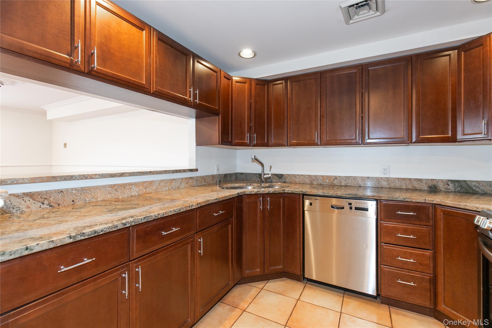 100 Cuttermill Road 4v Property Photo 15