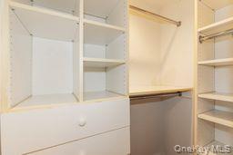 100 Cuttermill Road 4v Property Photo 17