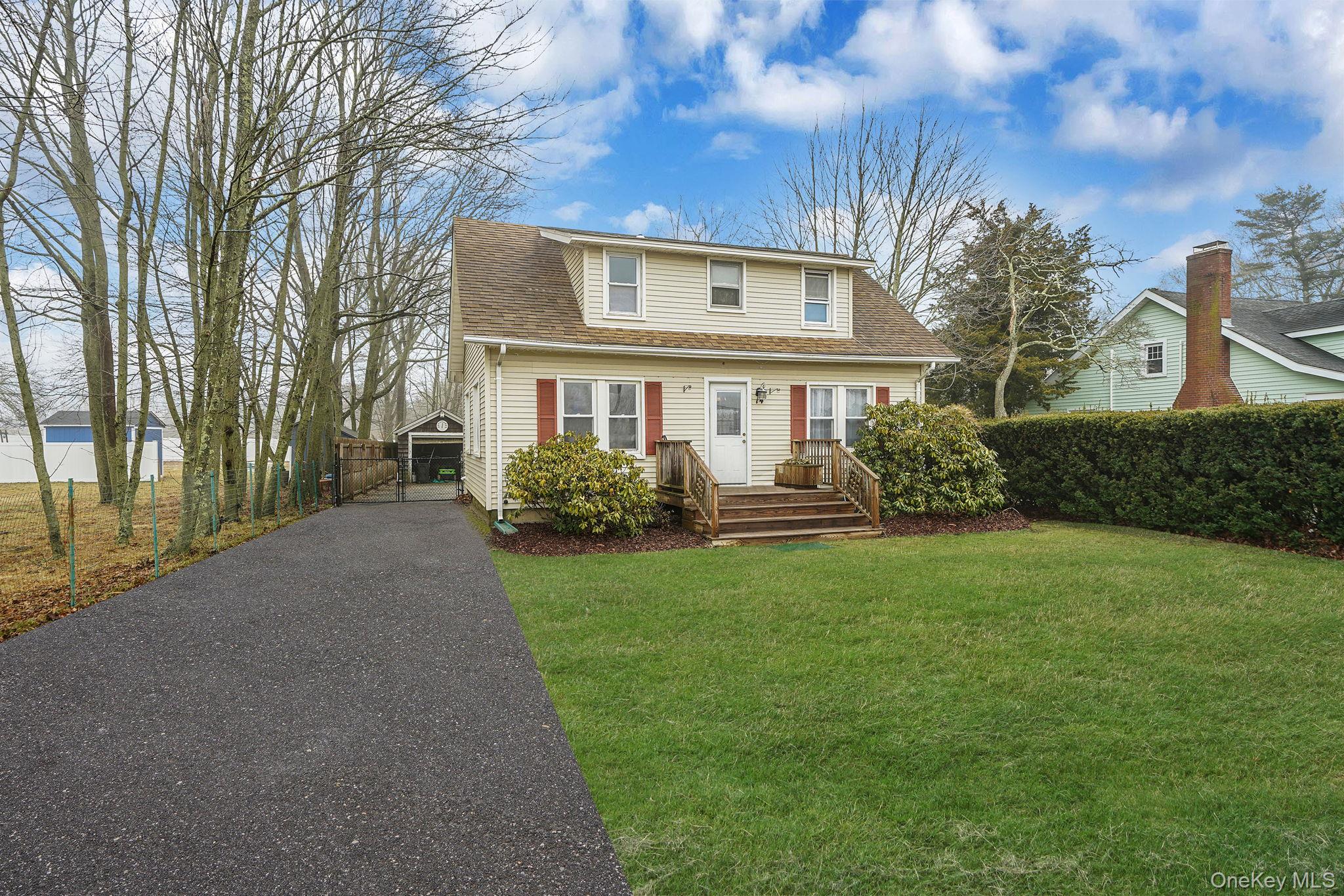 14 Tuttle Avenue Property Photo 1