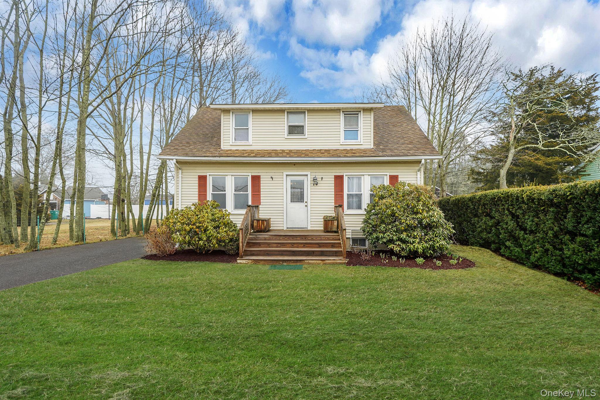 14 Tuttle Avenue Property Photo 2