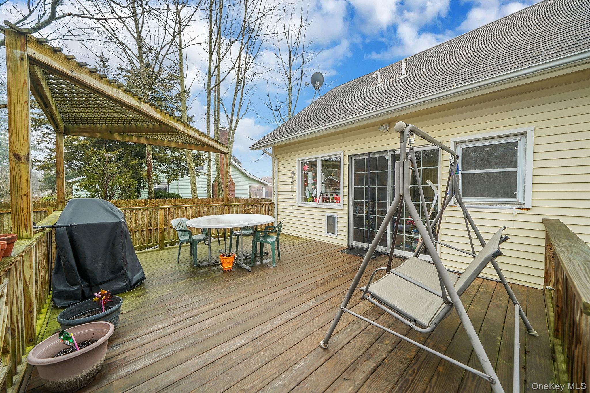14 Tuttle Avenue Property Photo 3