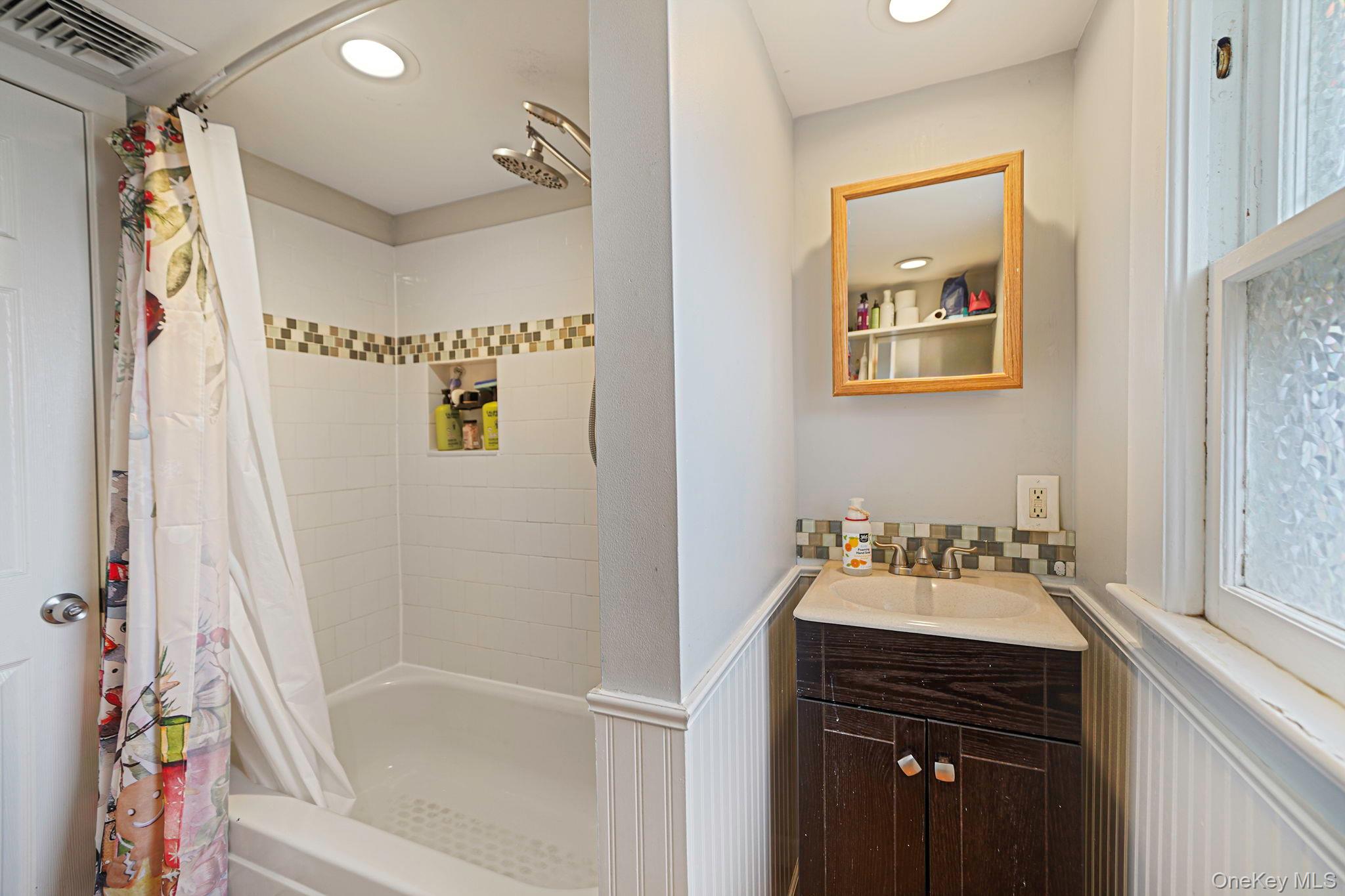 14 Tuttle Avenue Property Photo 12