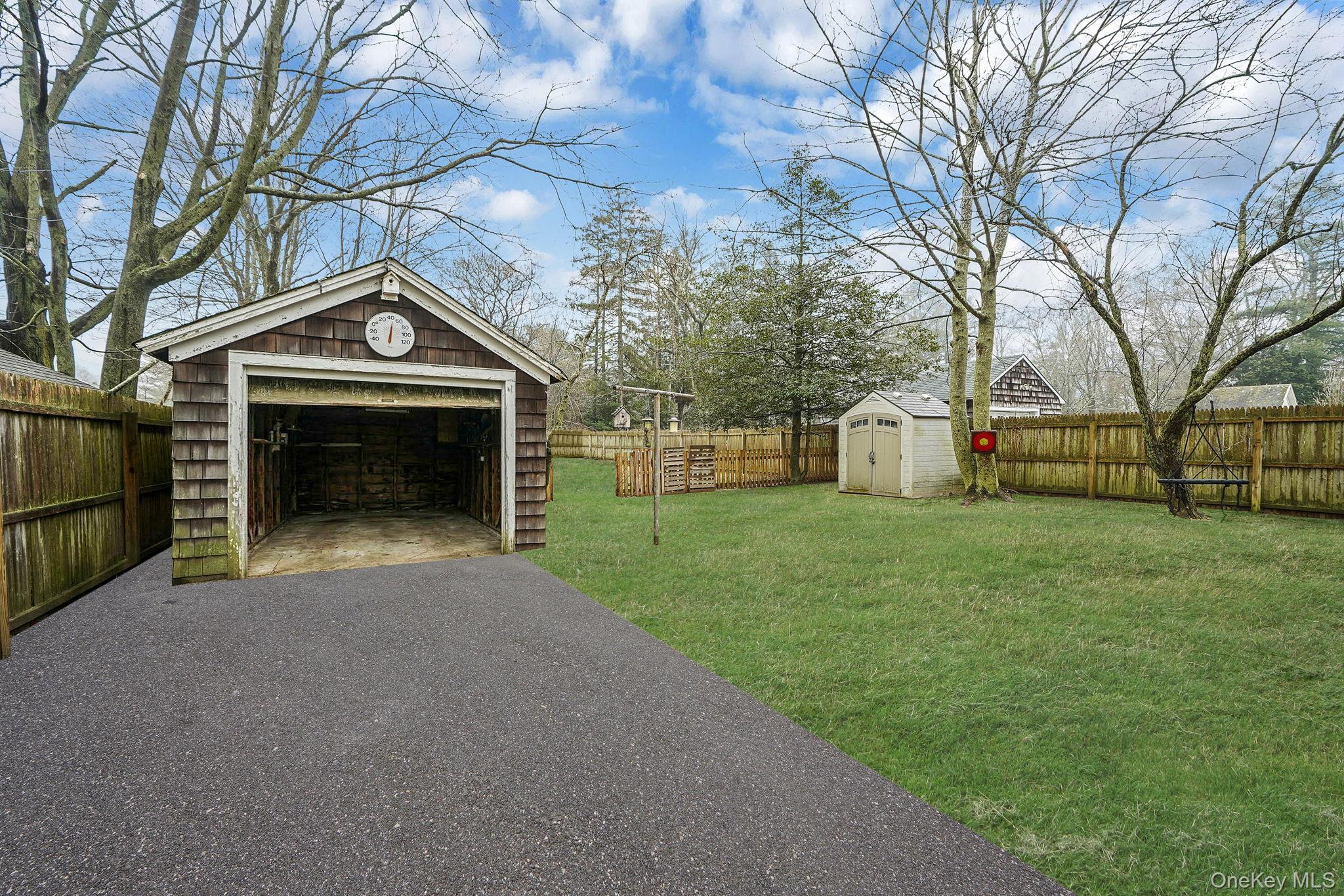 14 Tuttle Avenue Property Photo 16