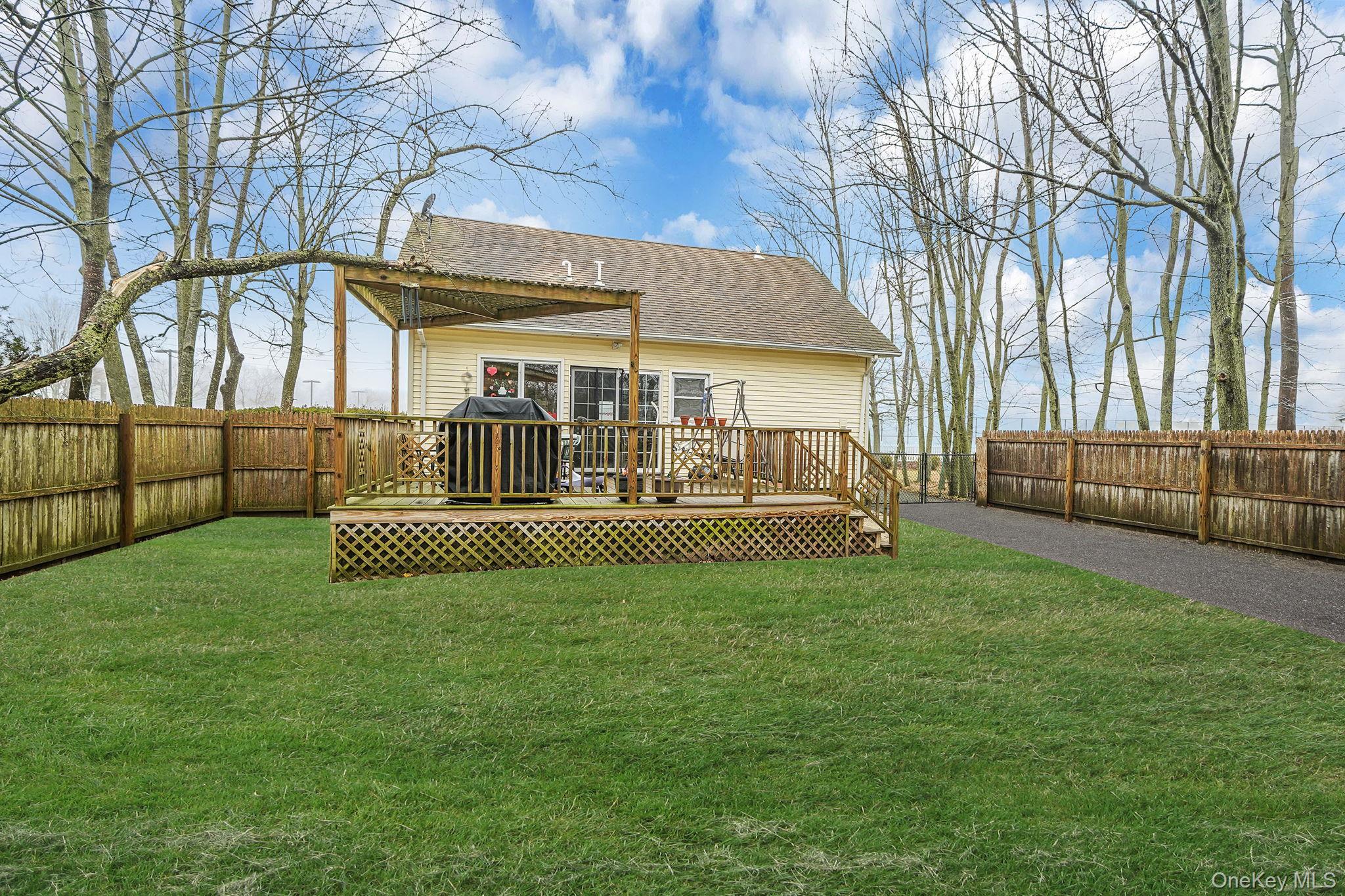14 Tuttle Avenue Property Photo 19