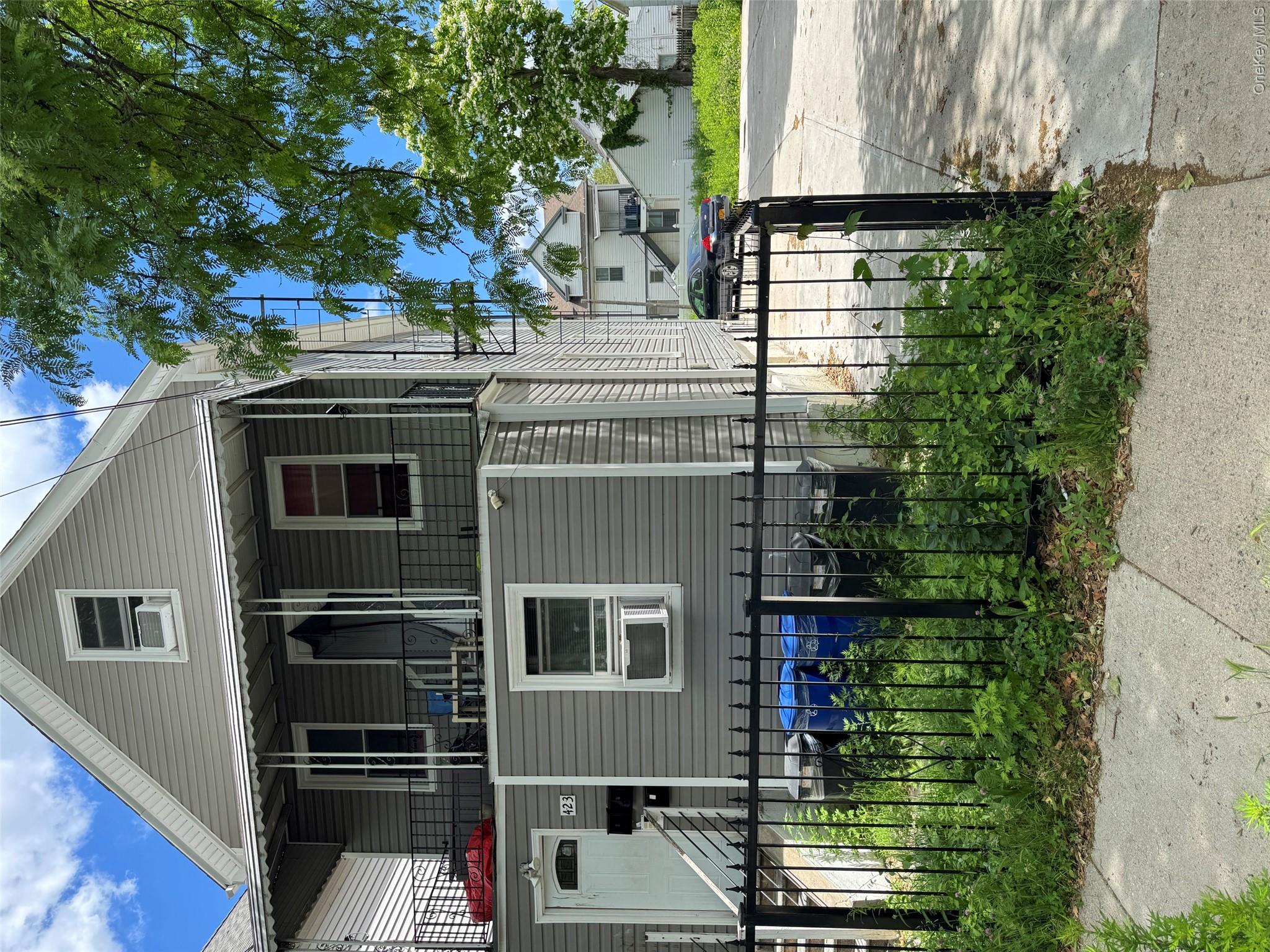 423 S 7th Avenue Property Photo 2