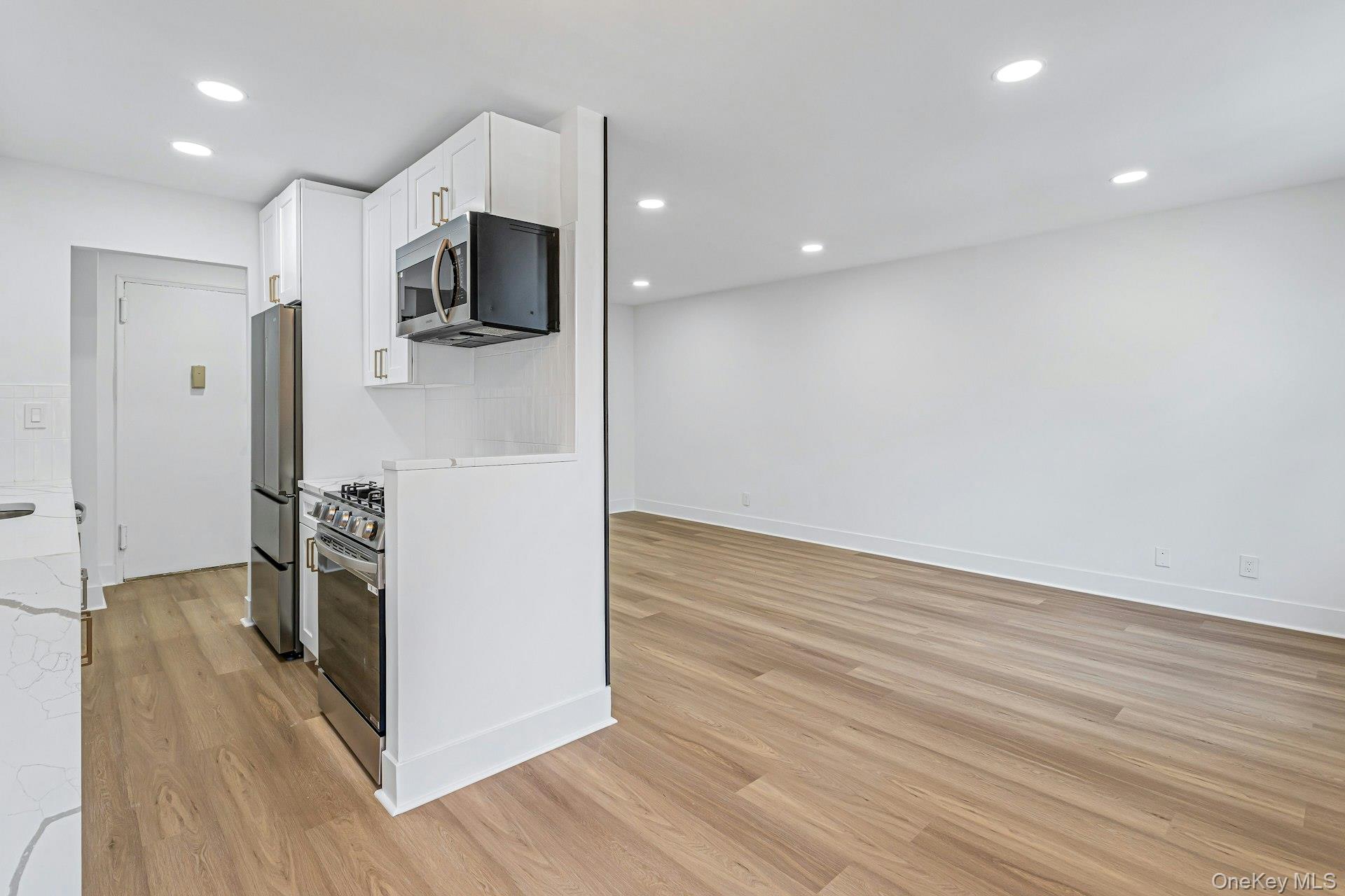 1300 Midland Avenue A30 Property Photo 8