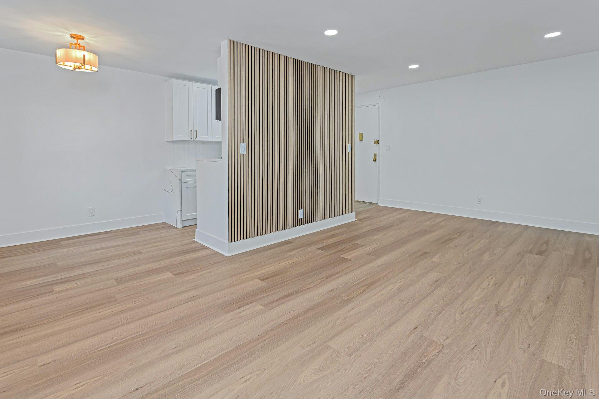 1300 Midland Avenue A30 Property Photo 14