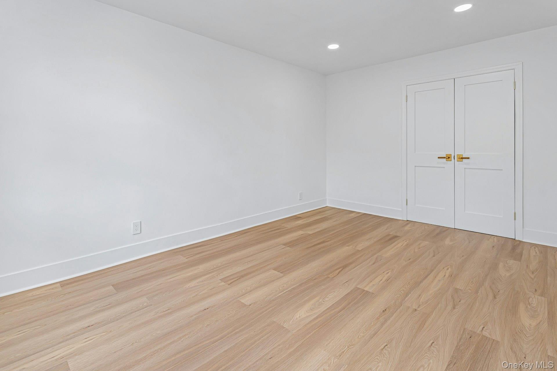 1300 Midland Avenue A30 Property Photo 20