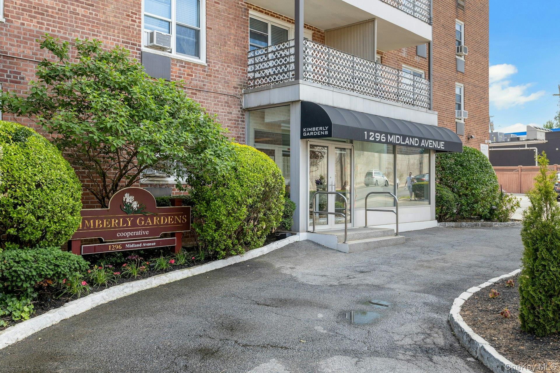 1296 Midland Avenue L2 Property Photo 1