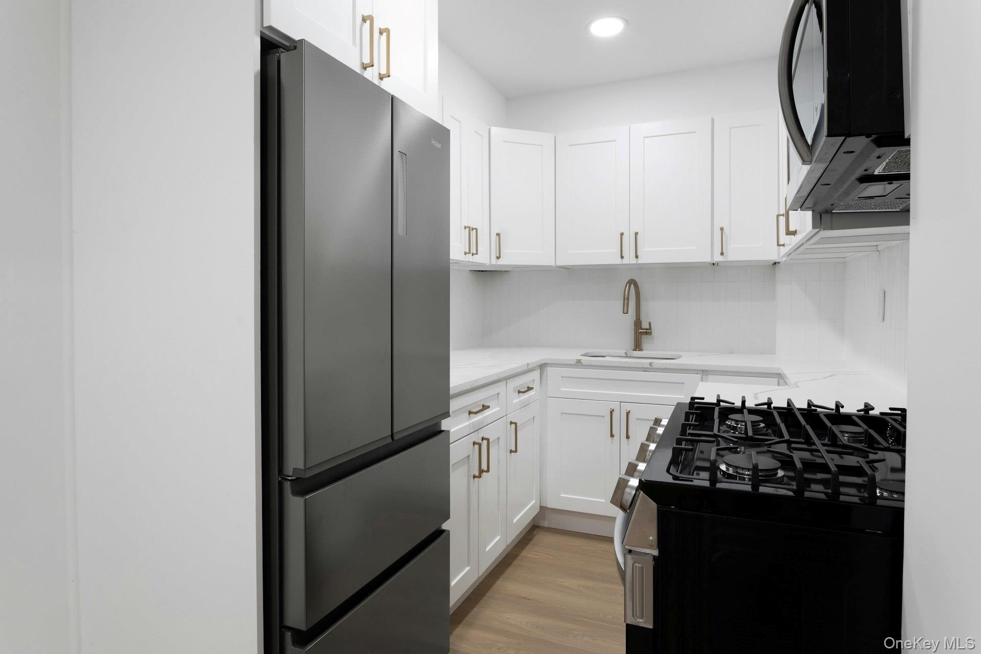 1296 Midland Avenue L2 Property Photo 14