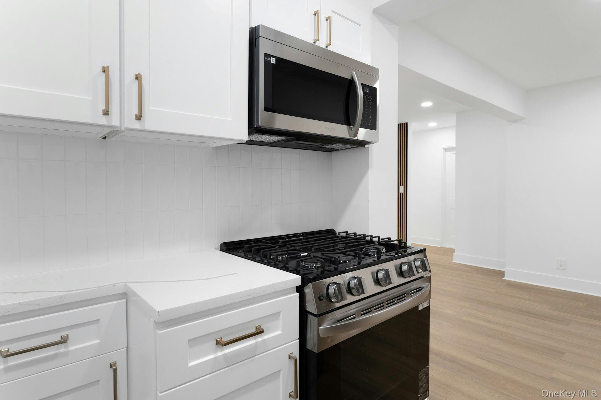 1296 Midland Avenue L2 Property Photo 15