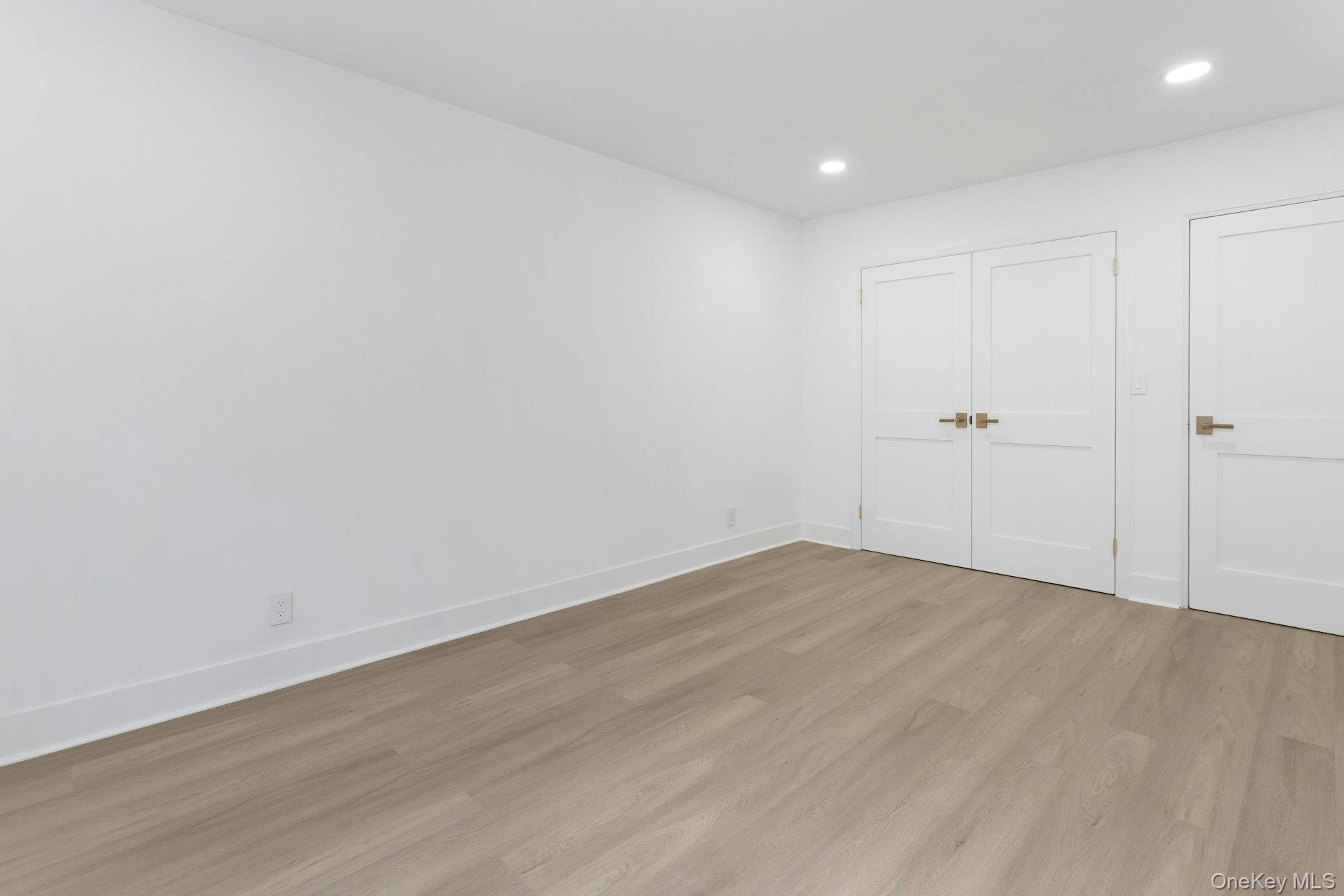 1296 Midland Avenue L2 Property Photo 19