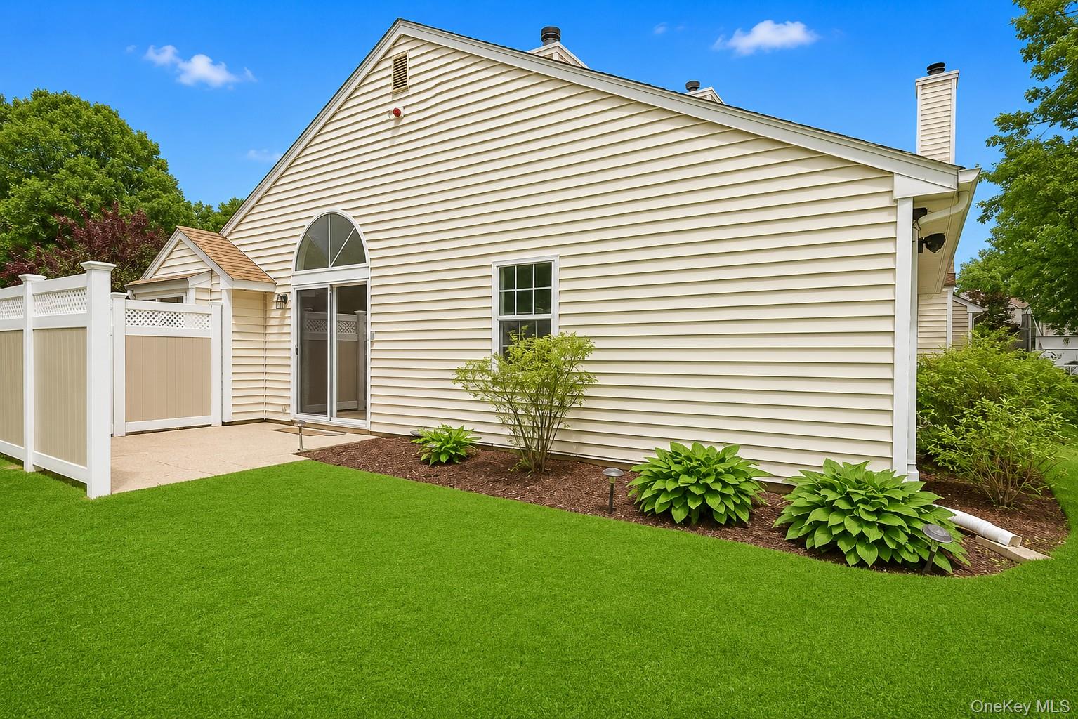 532 Race Place Property Photo 5