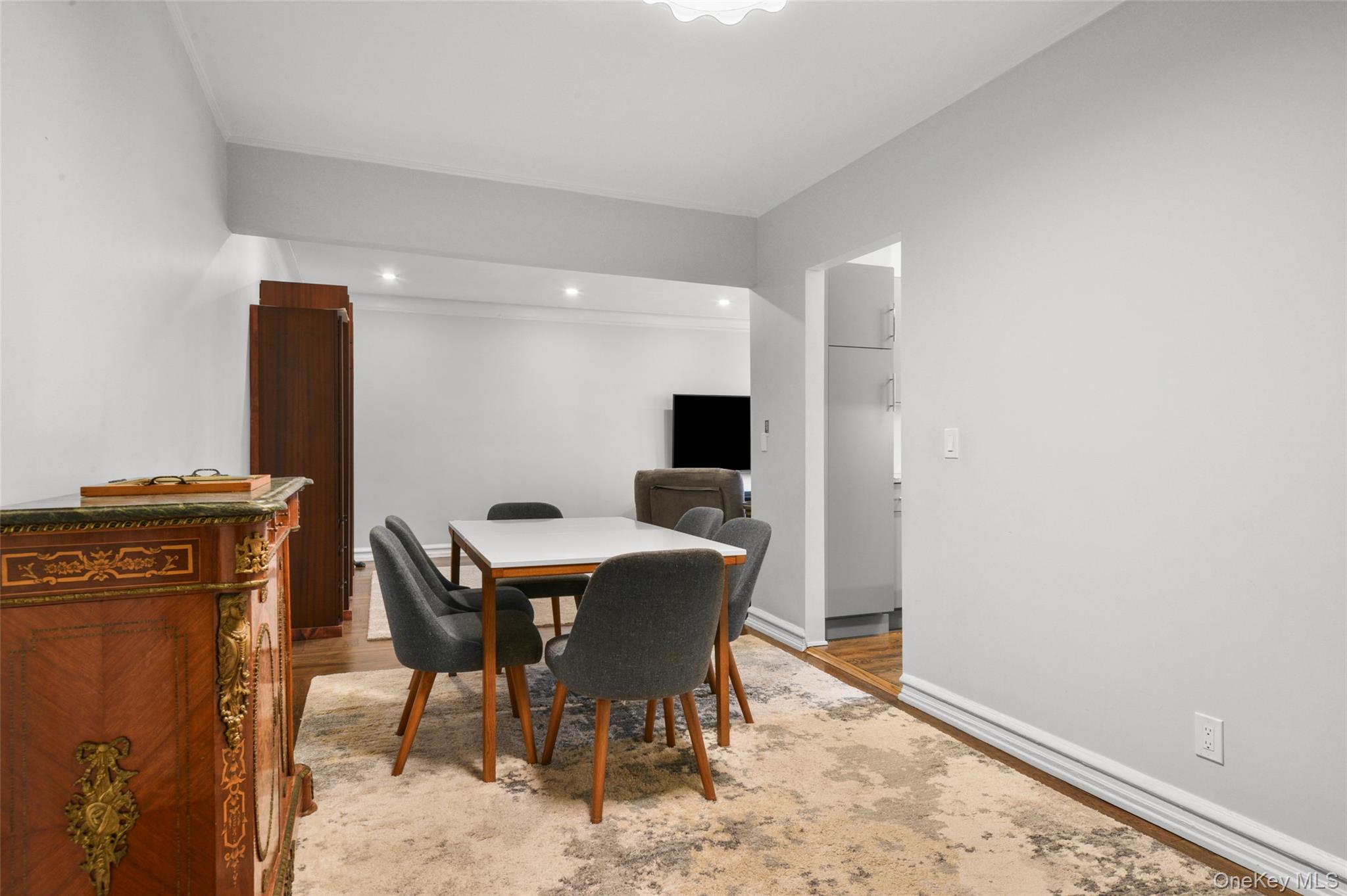 21 N Chatsworth Avenue 3c Property Photo 6
