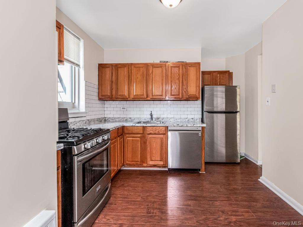 629 Kappock Street 2p Property Photo 7