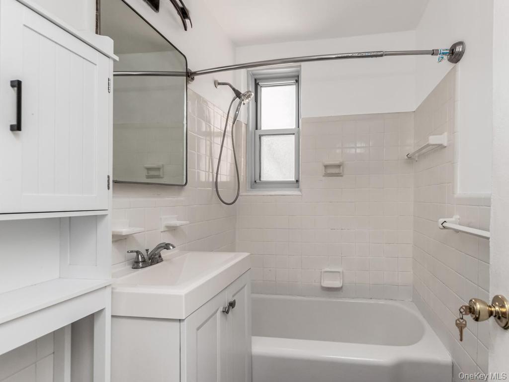 629 Kappock Street 2p Property Photo 8