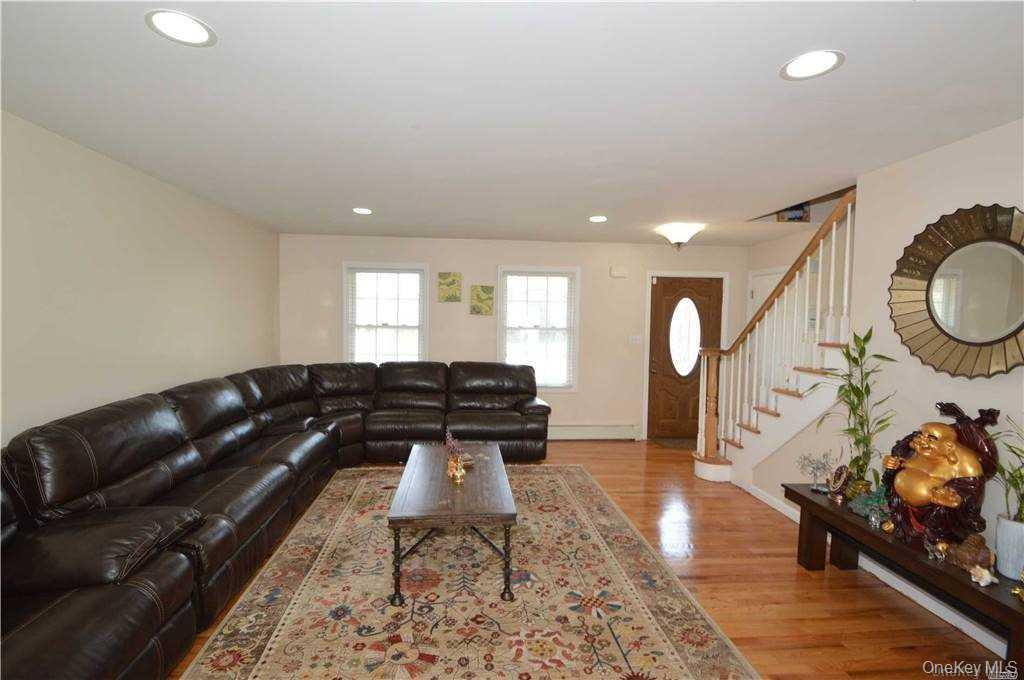 106 Roosevelt Avenue Property Photo 3