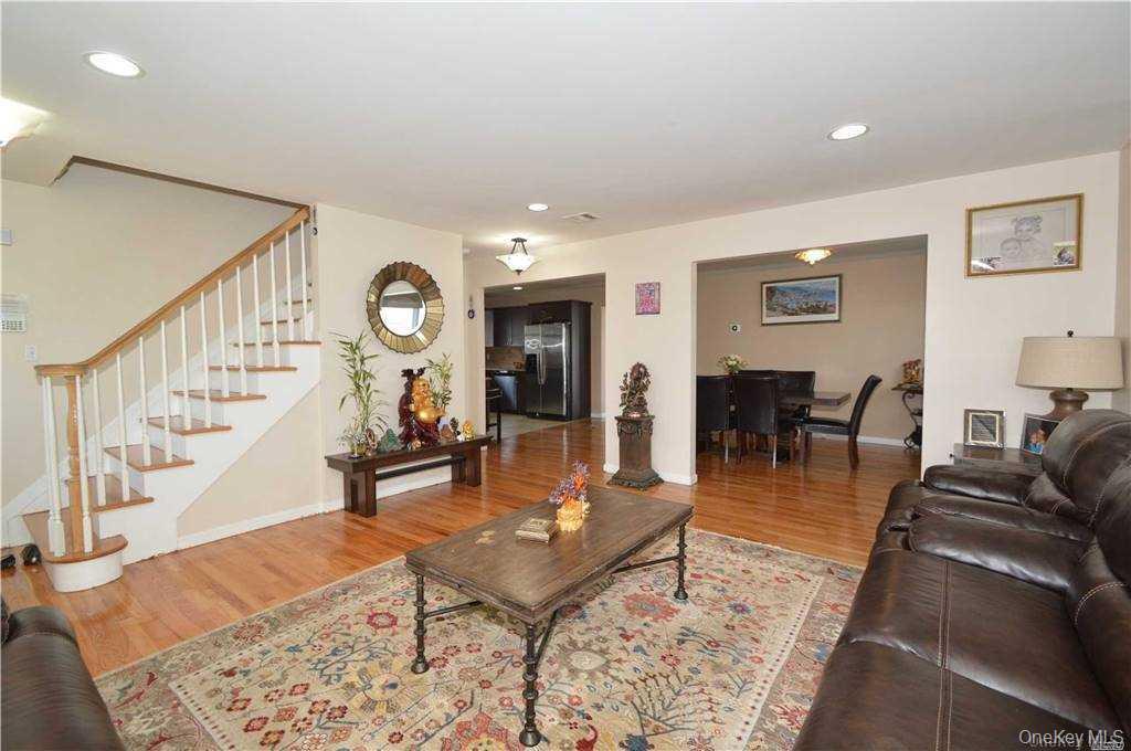 106 Roosevelt Avenue Property Photo 4