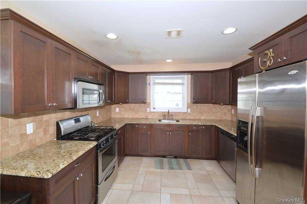 106 Roosevelt Avenue Property Photo 6