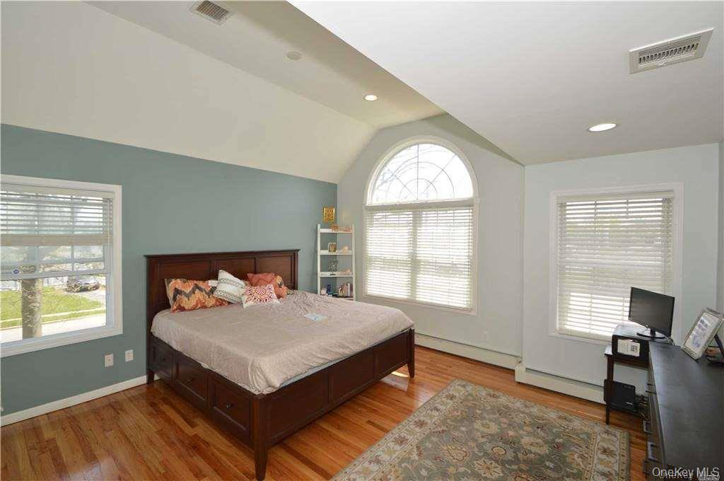106 Roosevelt Avenue Property Photo 11