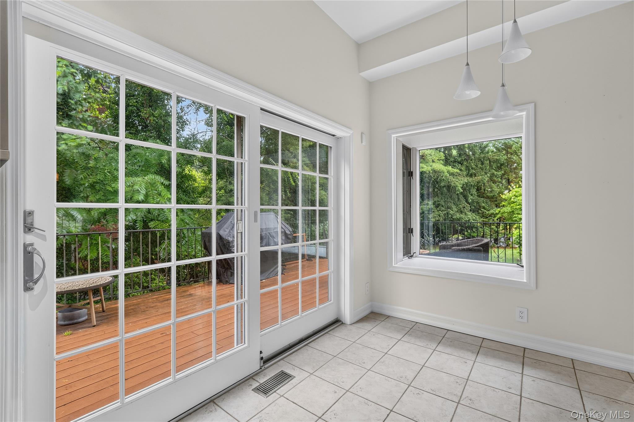 191 Beechmont Drive Property Photo 12