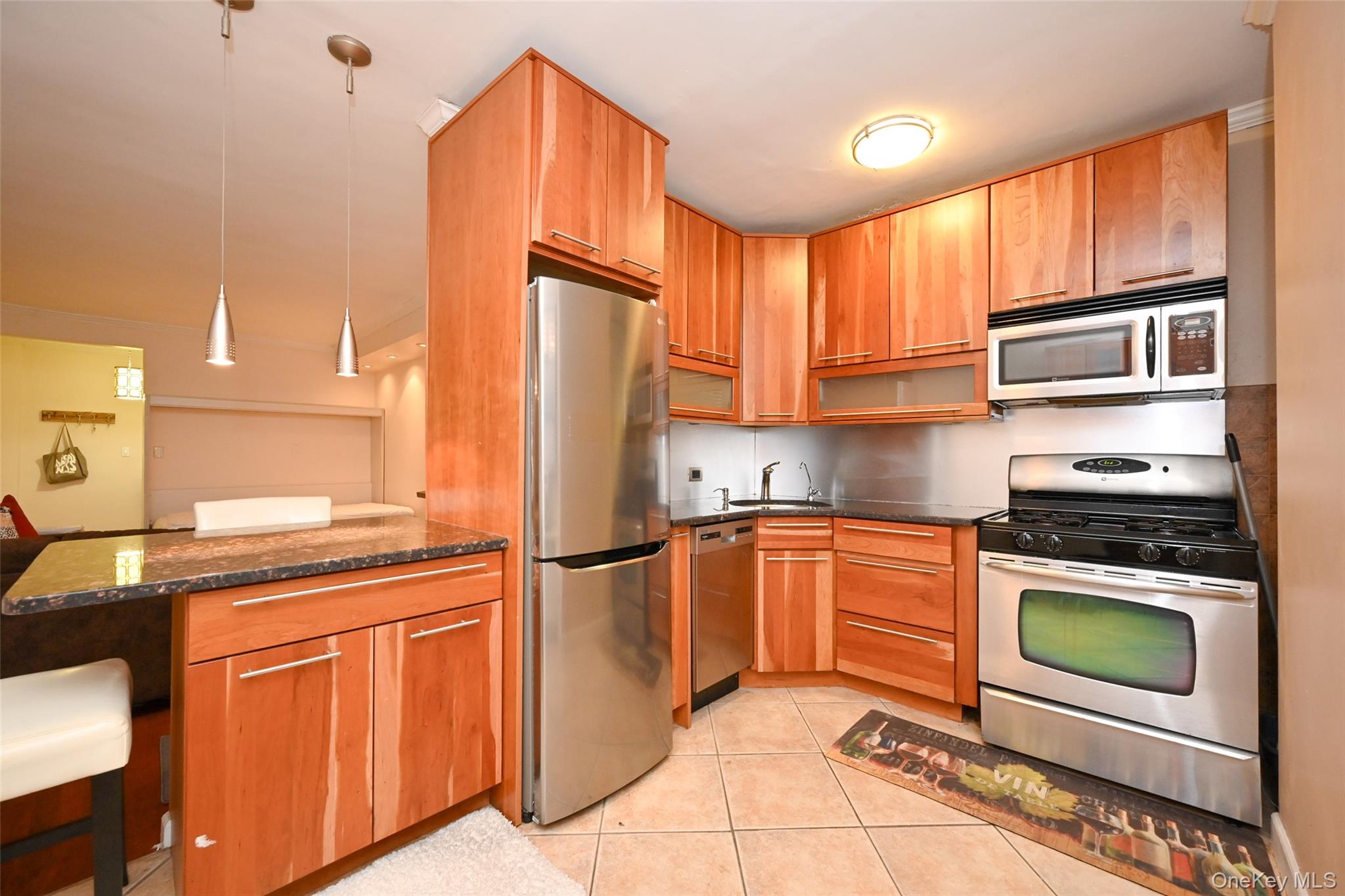 67-40 Yellowstone Boulevard 4m Property Photo 9