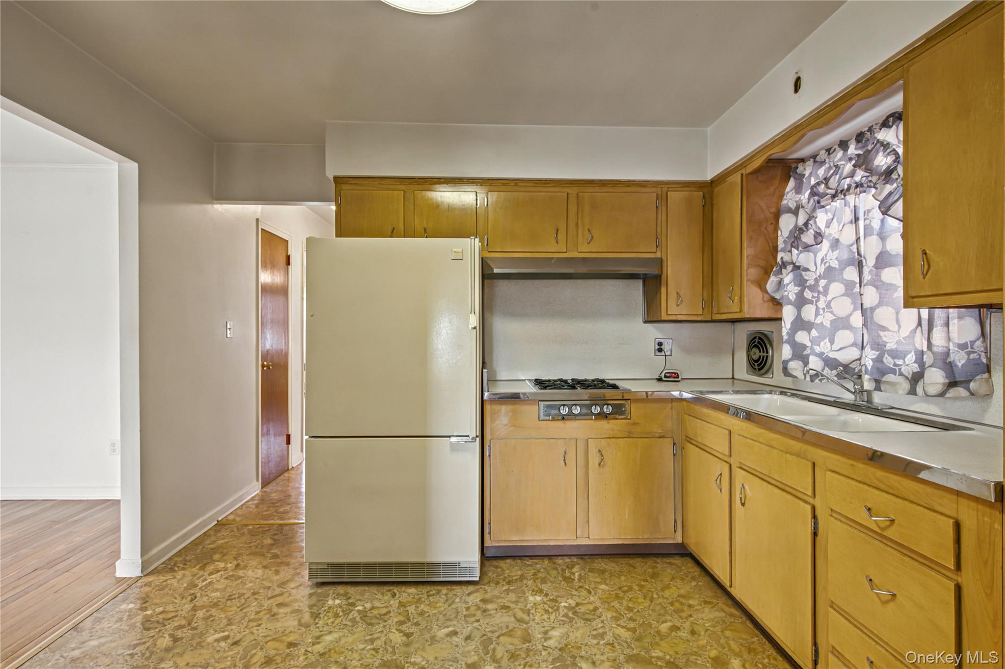 4365 158th Street Property Photo 15