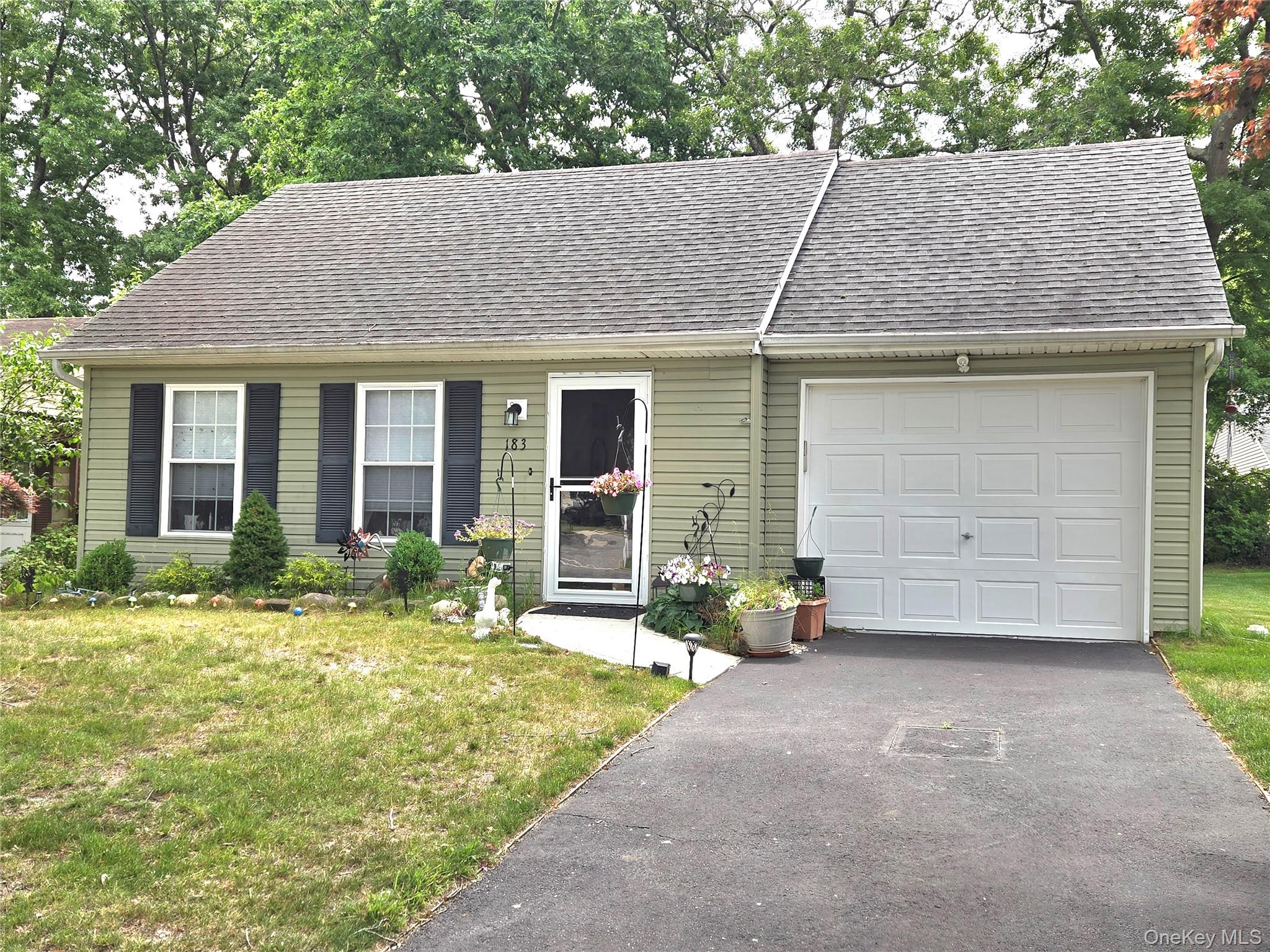 183 Kingston Drive Property Photo 2