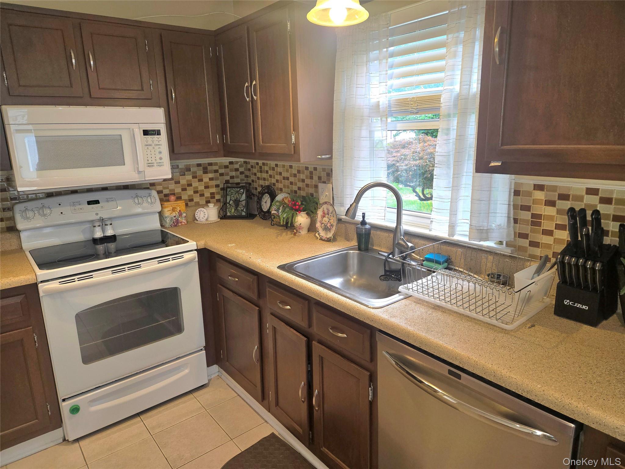 183 Kingston Drive Property Photo 8