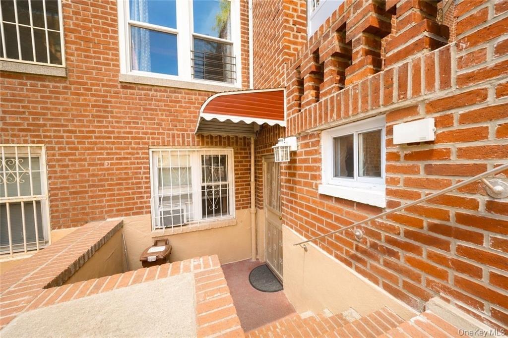 2326 E 19th Street Property Photo 4