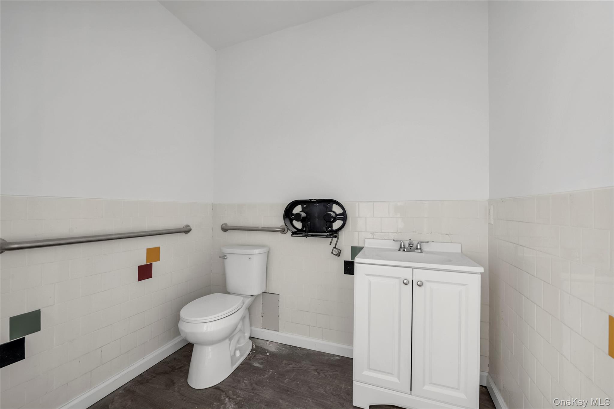 67-05 Roosevelt Avenue Property Photo 7