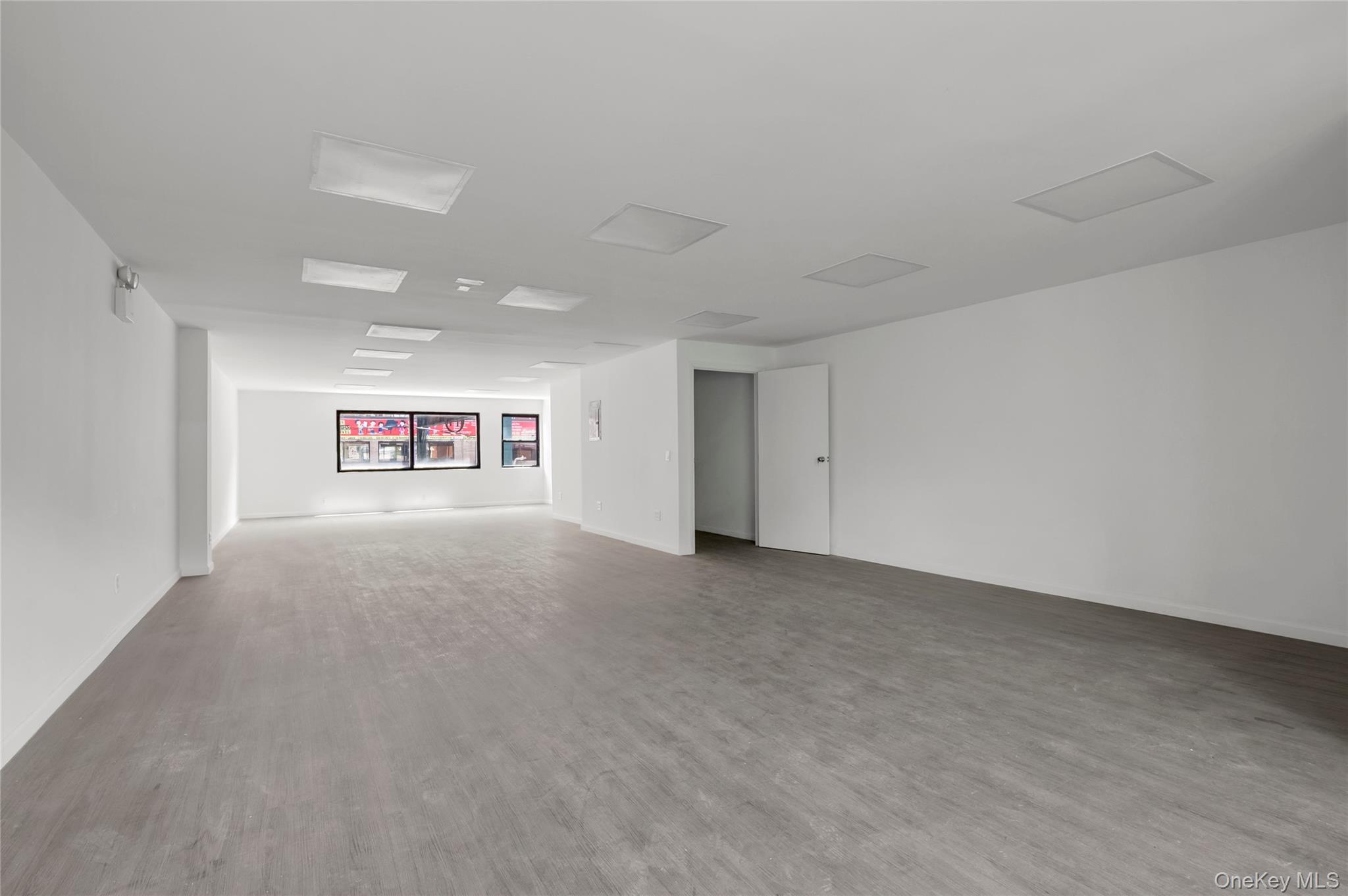 67-05 Roosevelt Avenue Property Photo 9