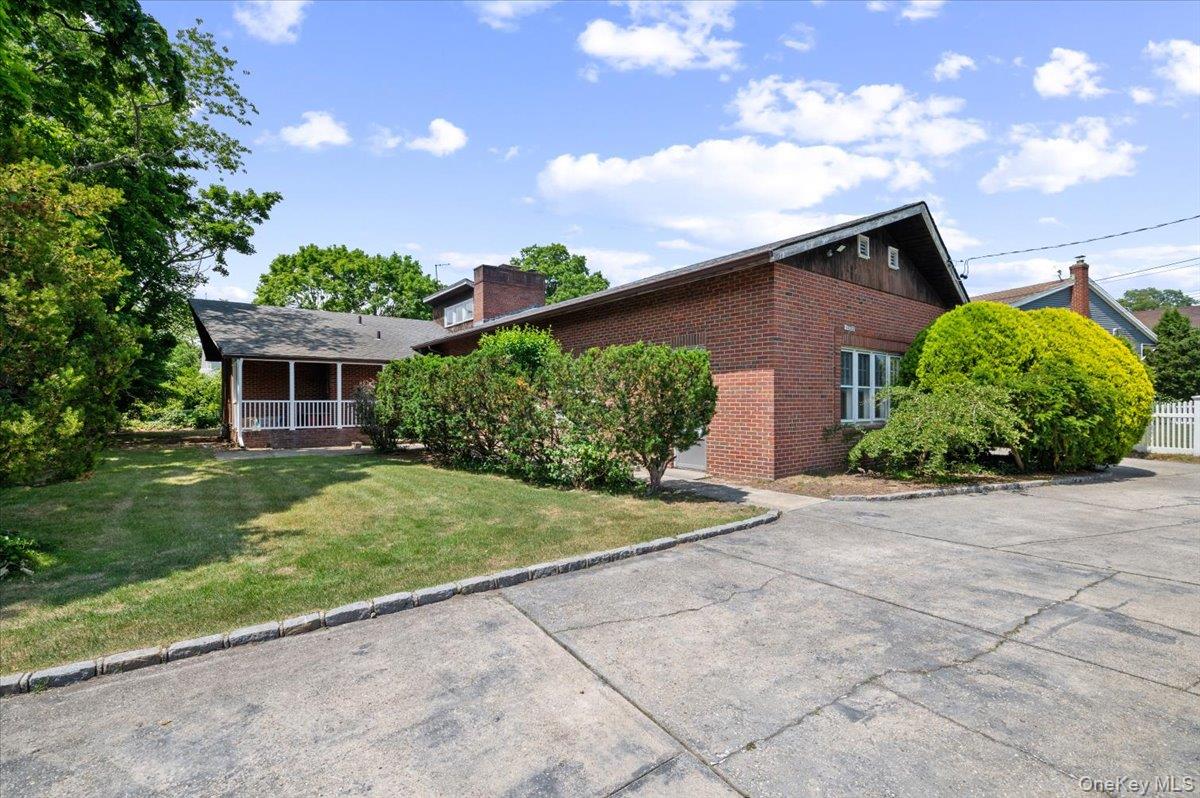 1026 W Broadway Property Photo 1