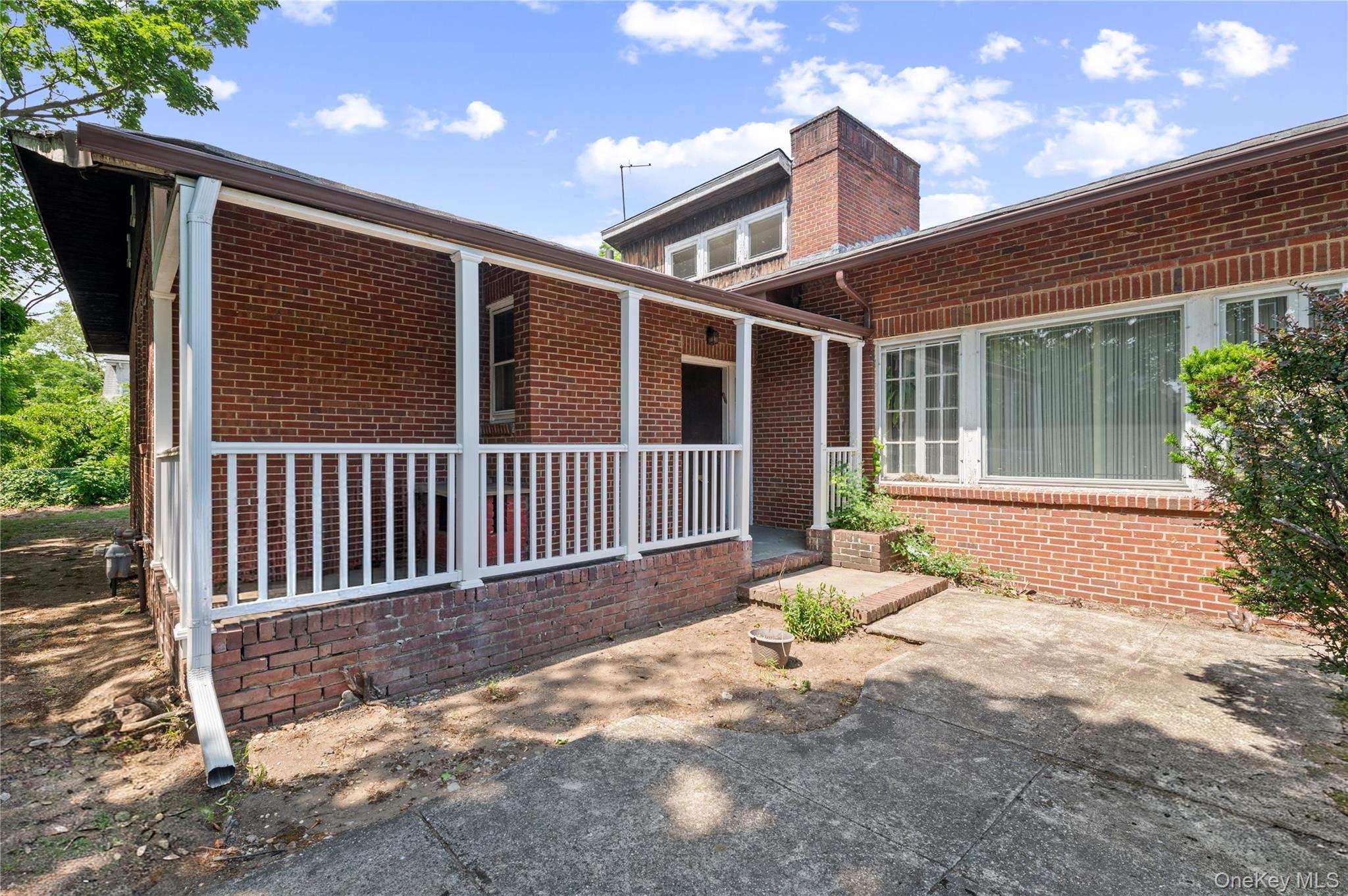 1026 W Broadway Property Photo 2