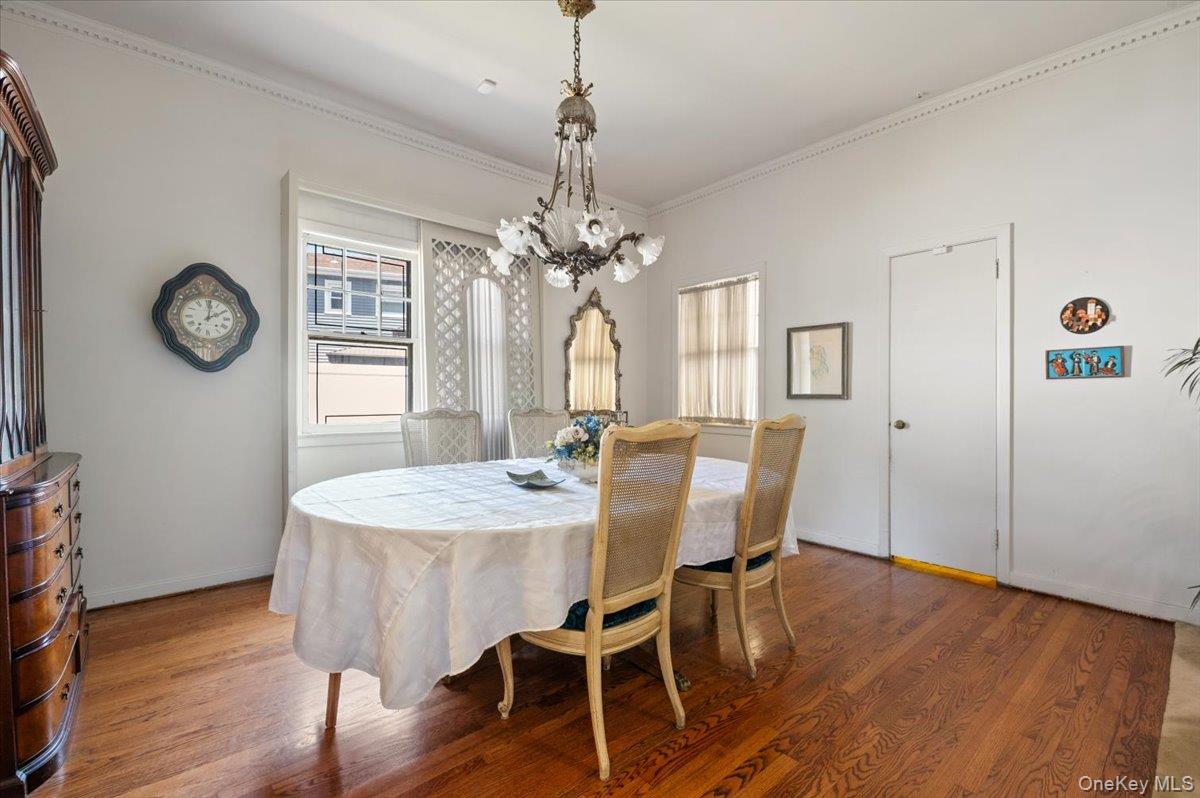 1026 W Broadway Property Photo 7