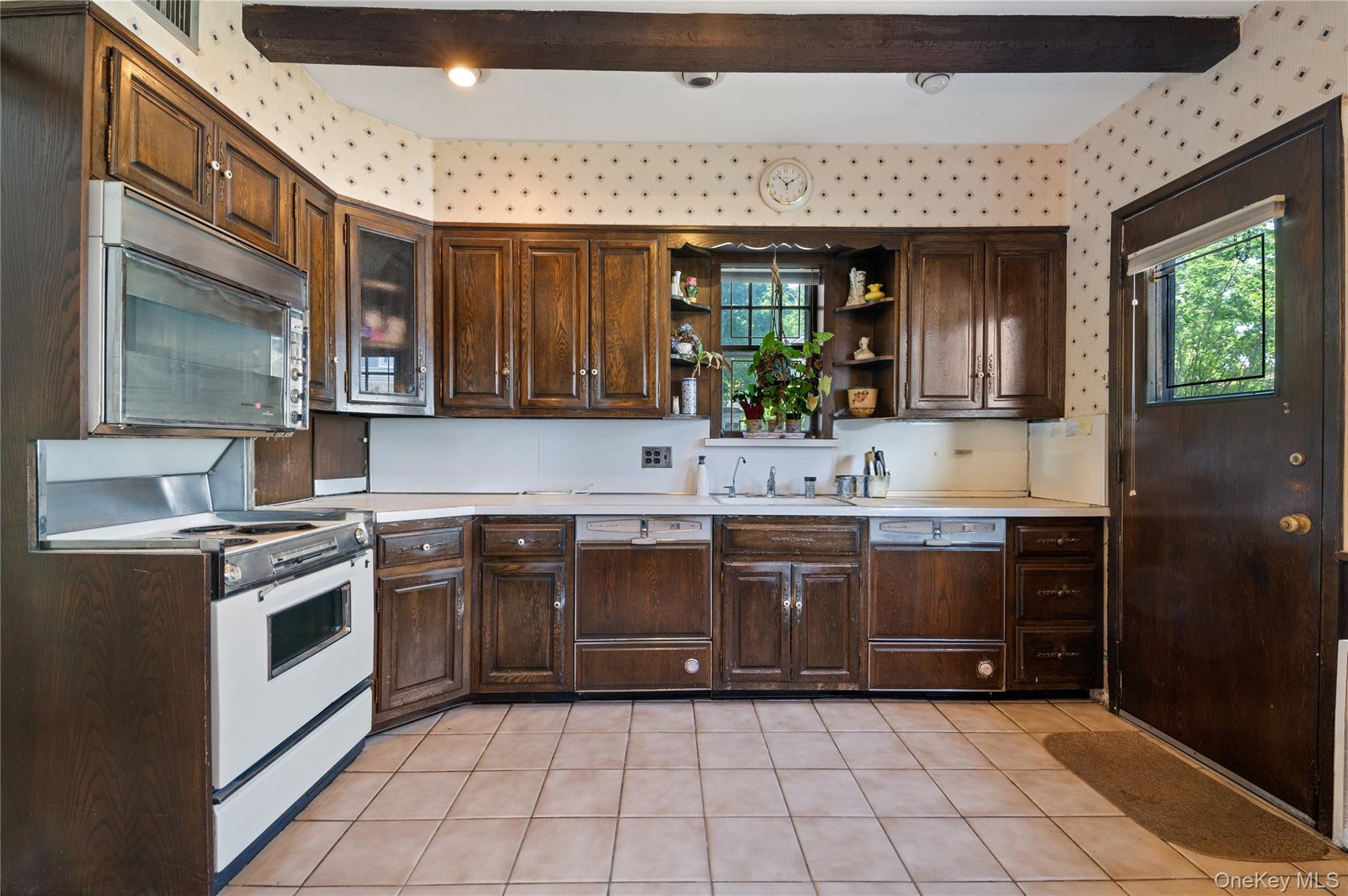 1026 W Broadway Property Photo 10