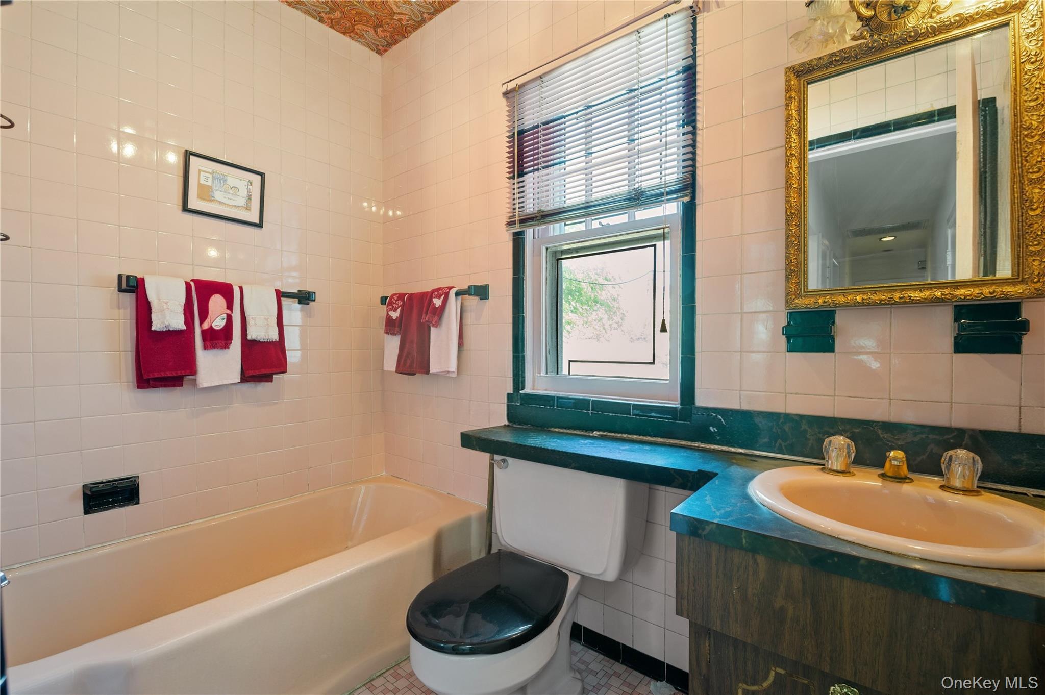 1026 W Broadway Property Photo 19