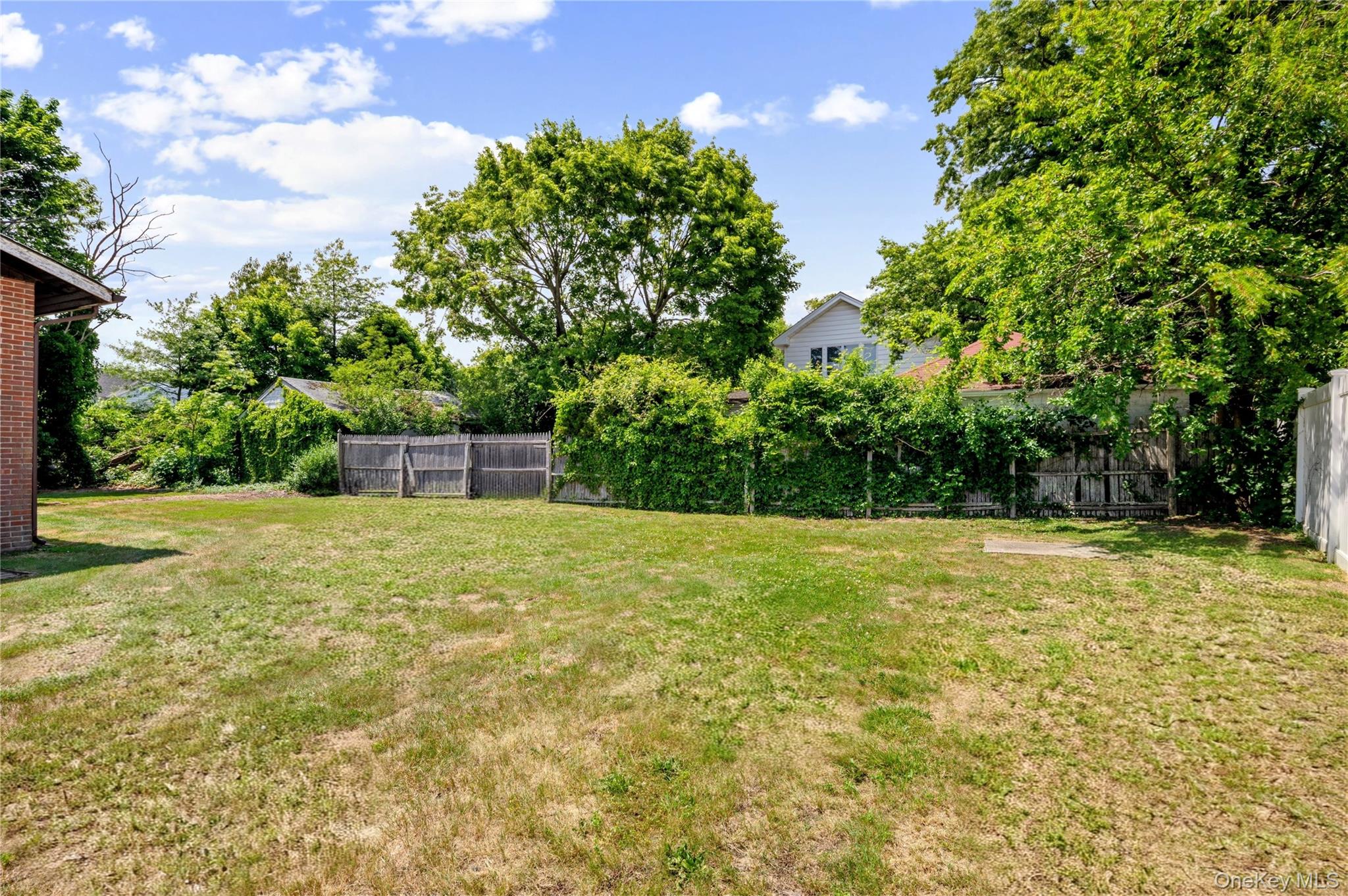 1026 W Broadway Property Photo 28