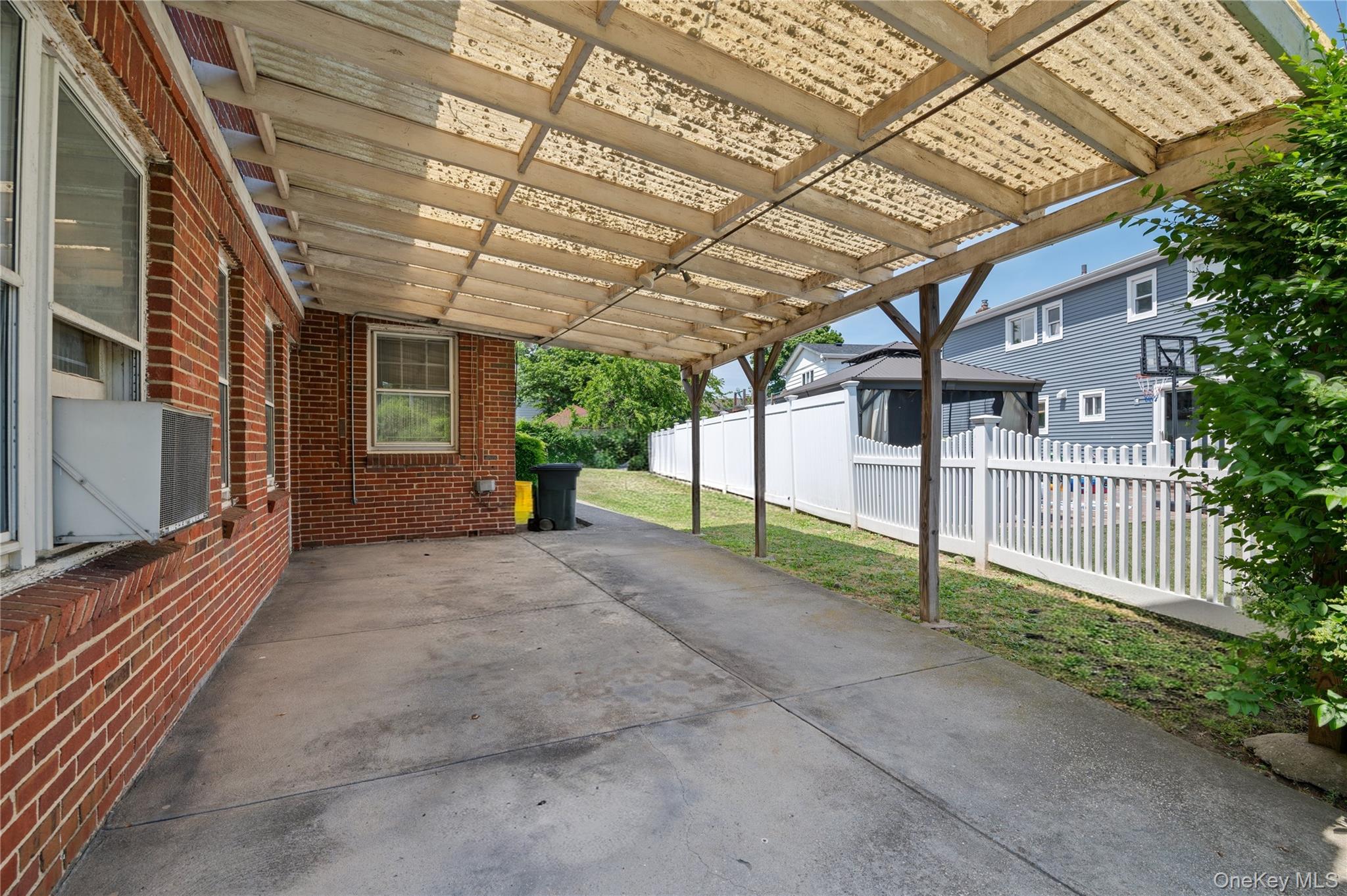 1026 W Broadway Property Photo 29