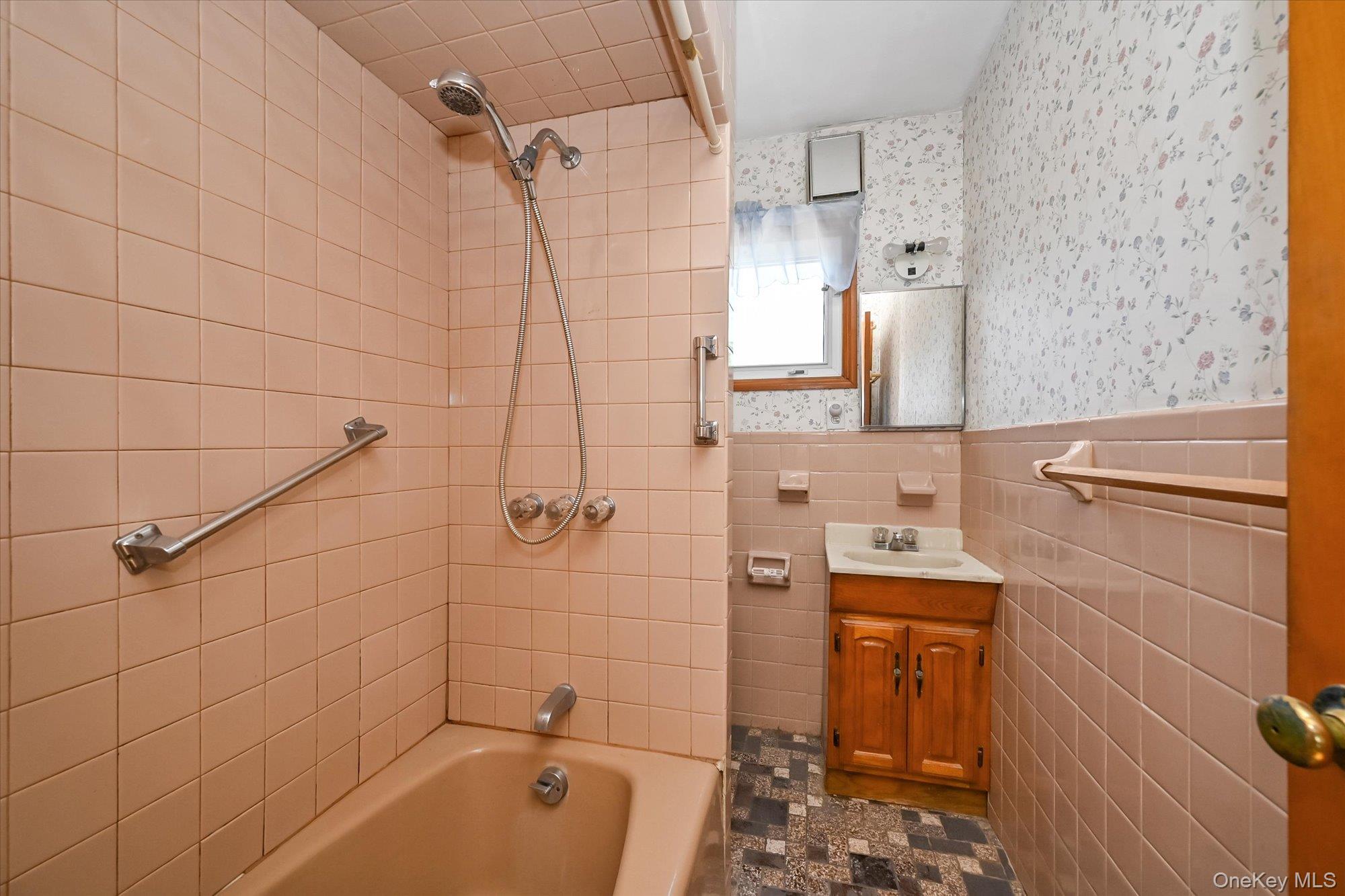33-30 203rd Street Property Photo 11